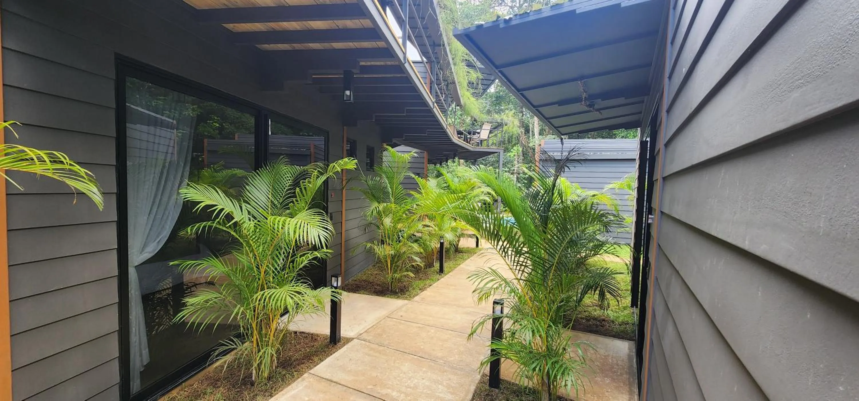 Property building in Hotel Evasión