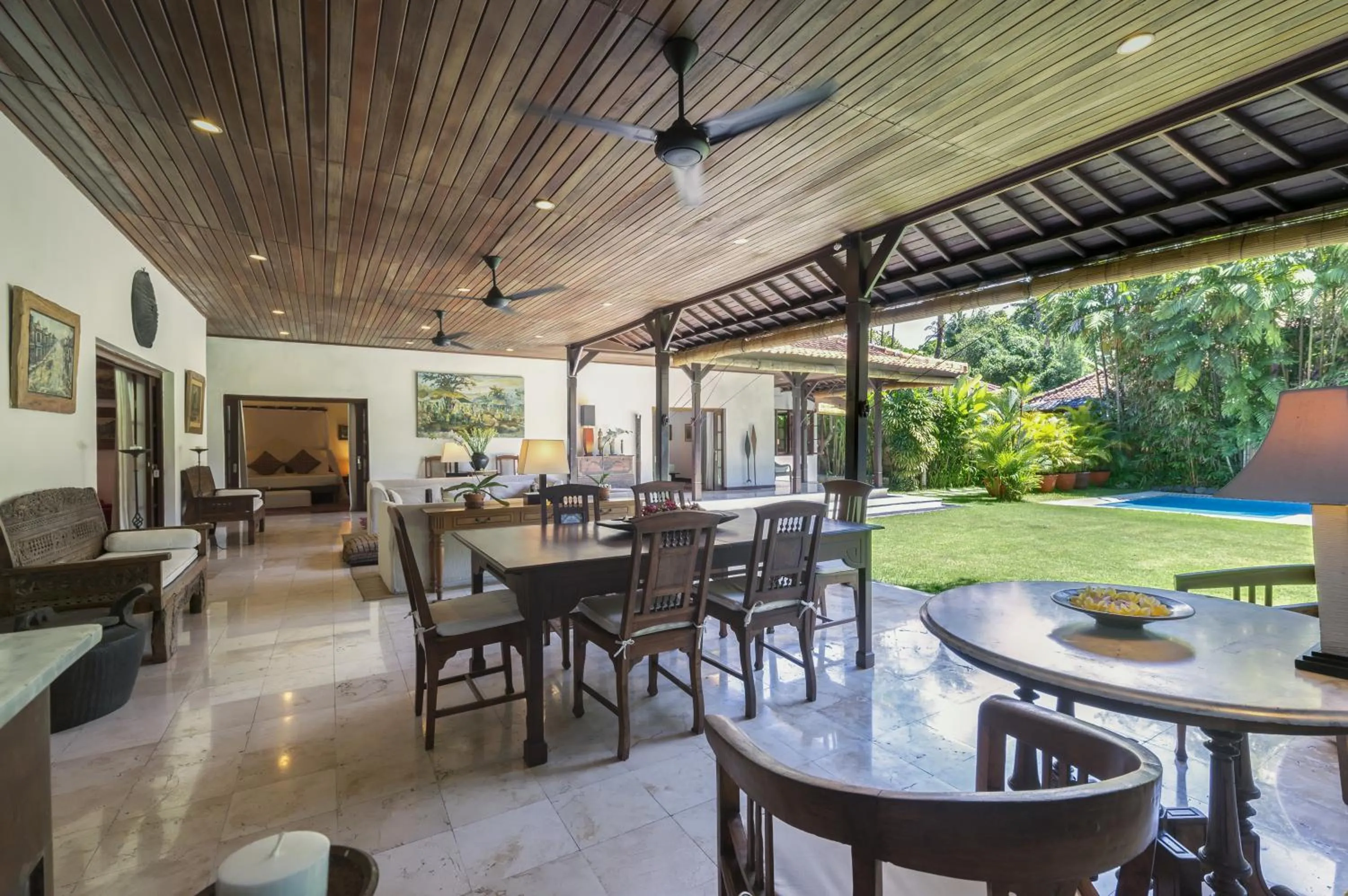 Dining area in Villa Eight