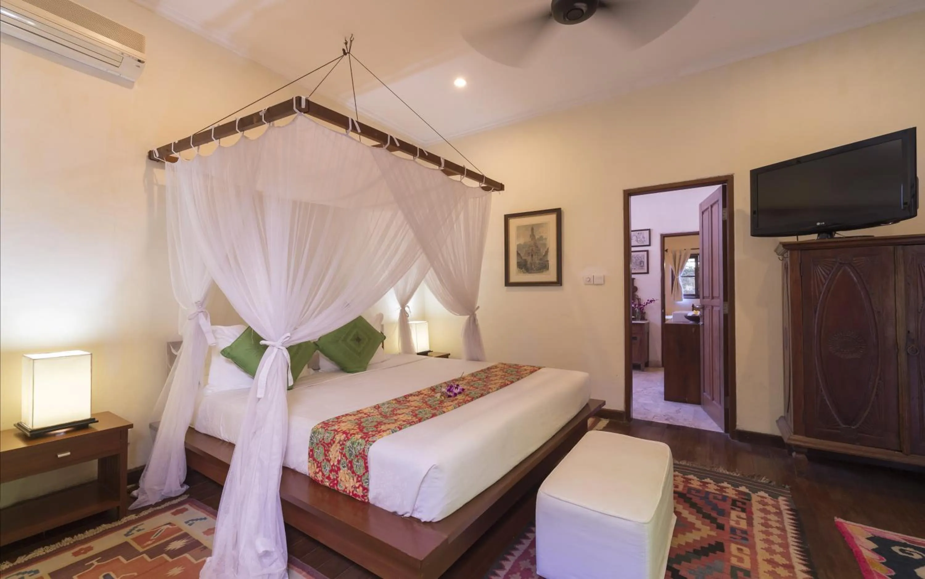 Bed in Villa Eight