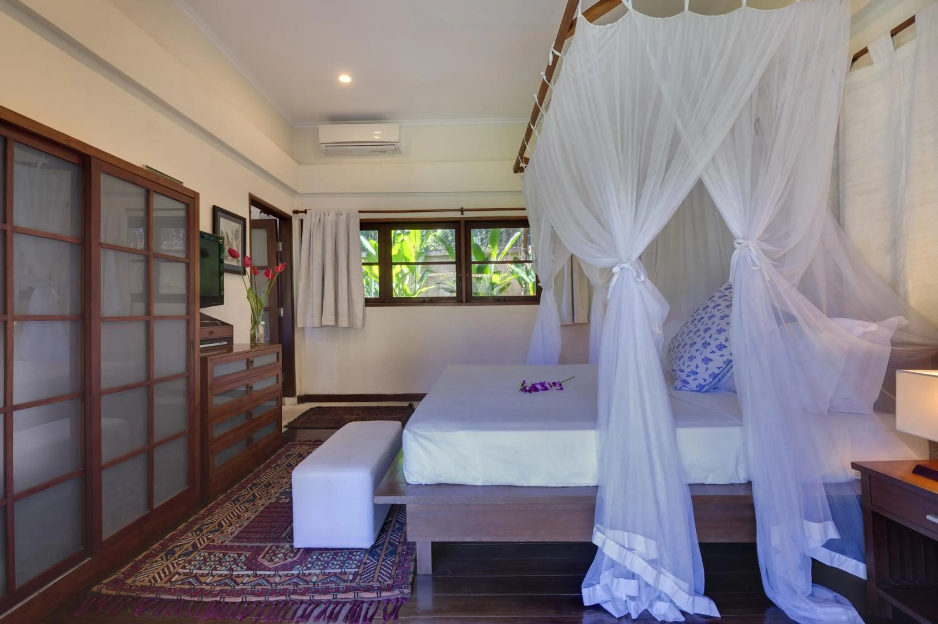 Bedroom, Bed in Villa Eight