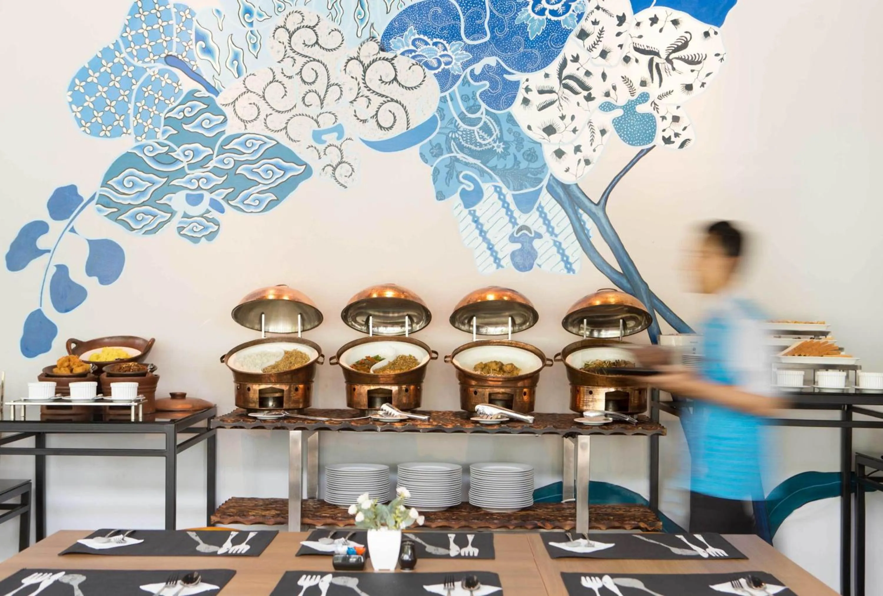 Restaurant/places to eat in BATIQA Hotel Cirebon