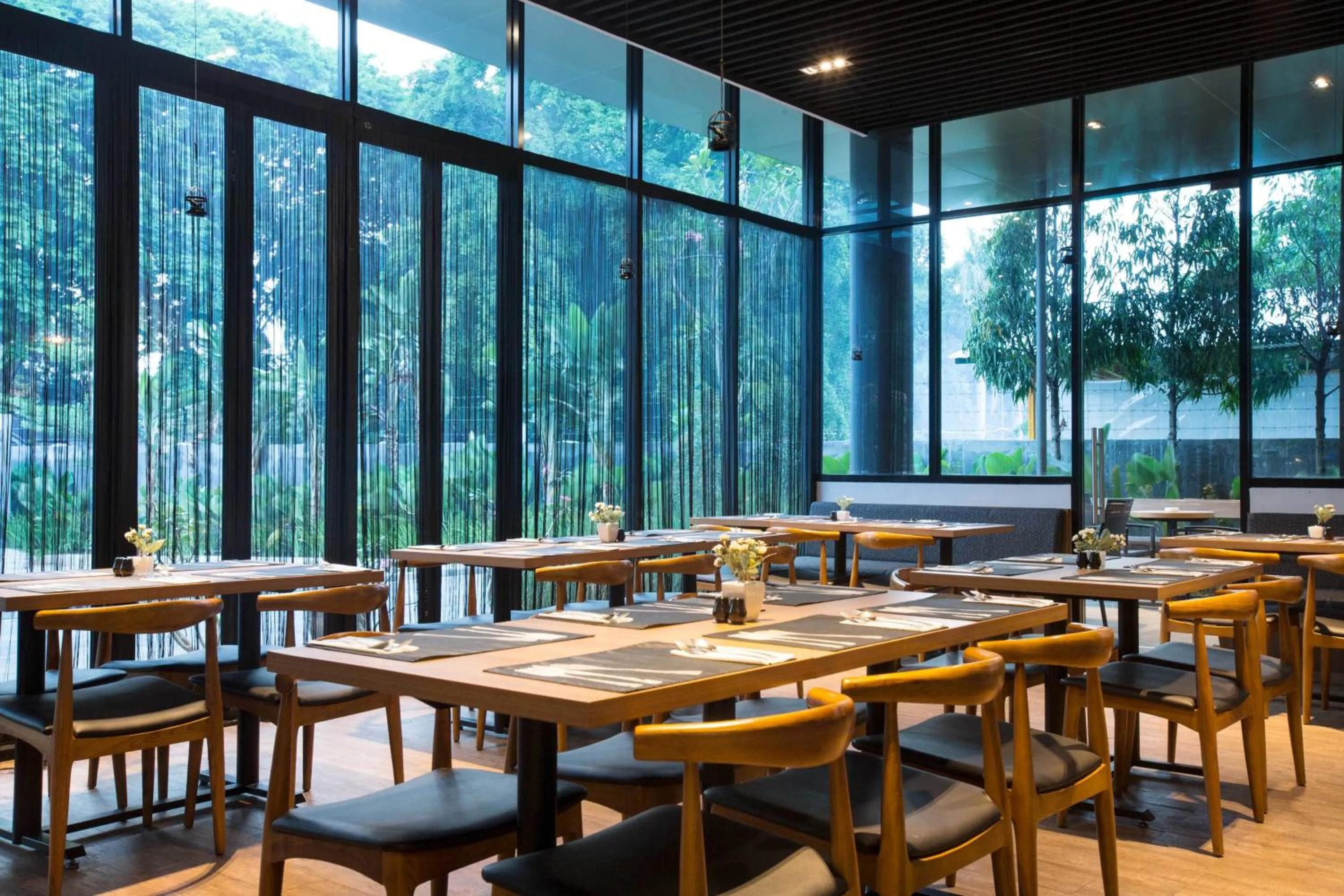 Restaurant/places to eat in BATIQA Hotel Cirebon