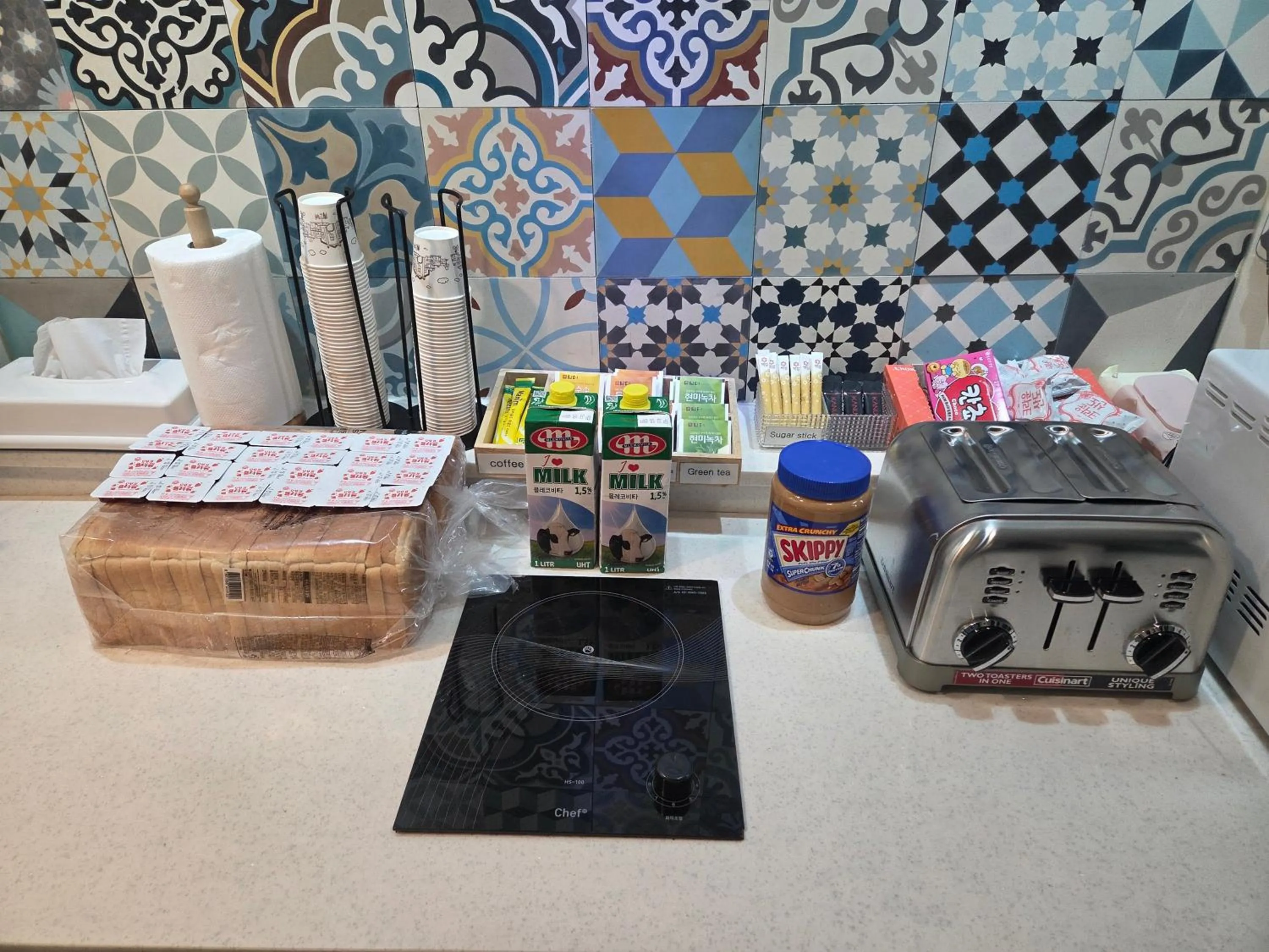 Coffee/tea facilities in K-Guesthouse Myeongdong 1