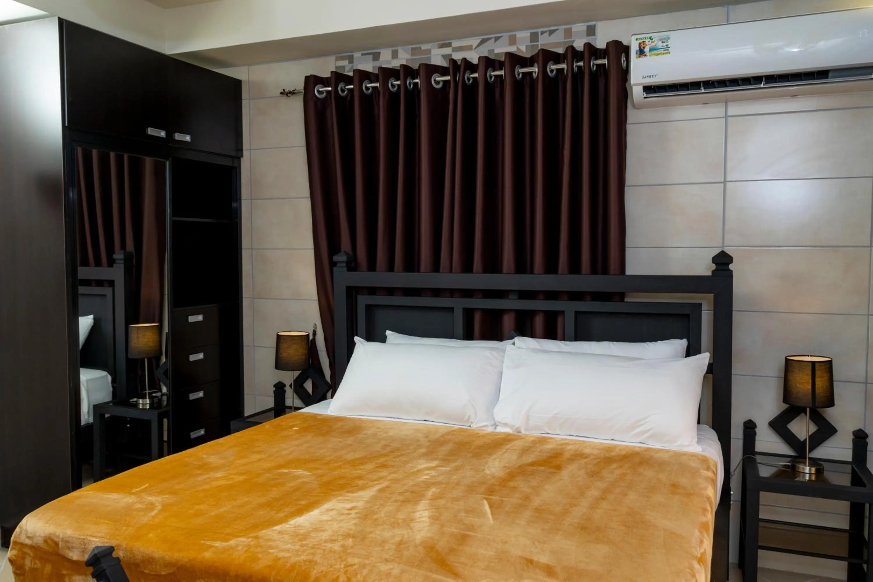 Bed in Luxury Canyon Suites
