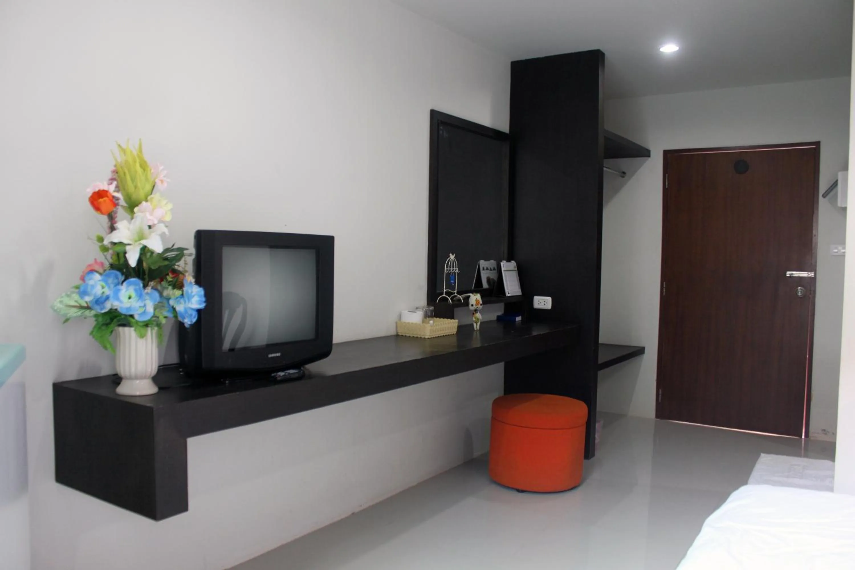 TV and multimedia in Cozy Rabbit Hotel