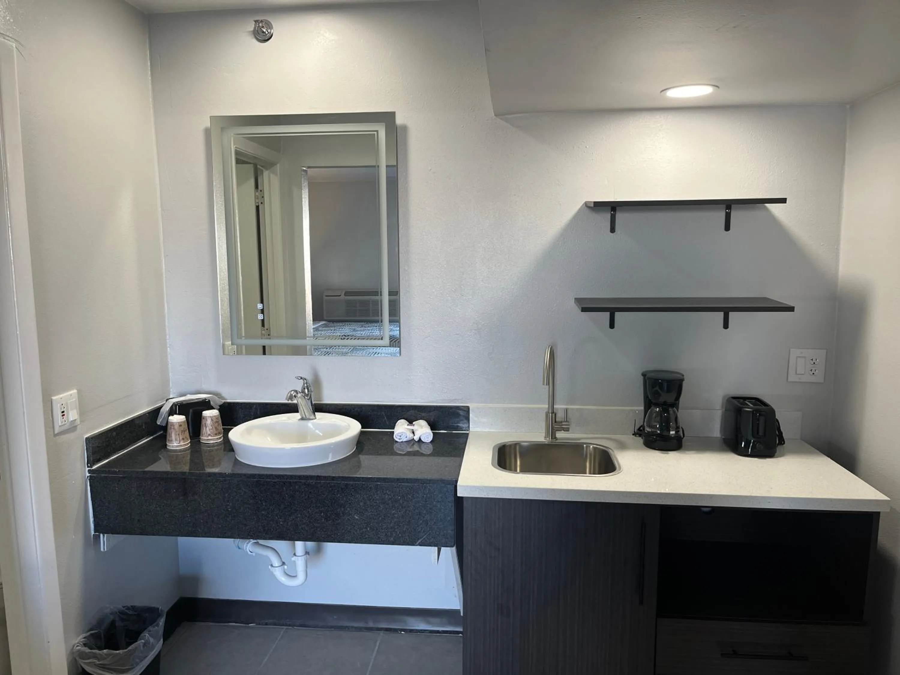 Coffee/tea facilities in Studio 6 Dumas, TX