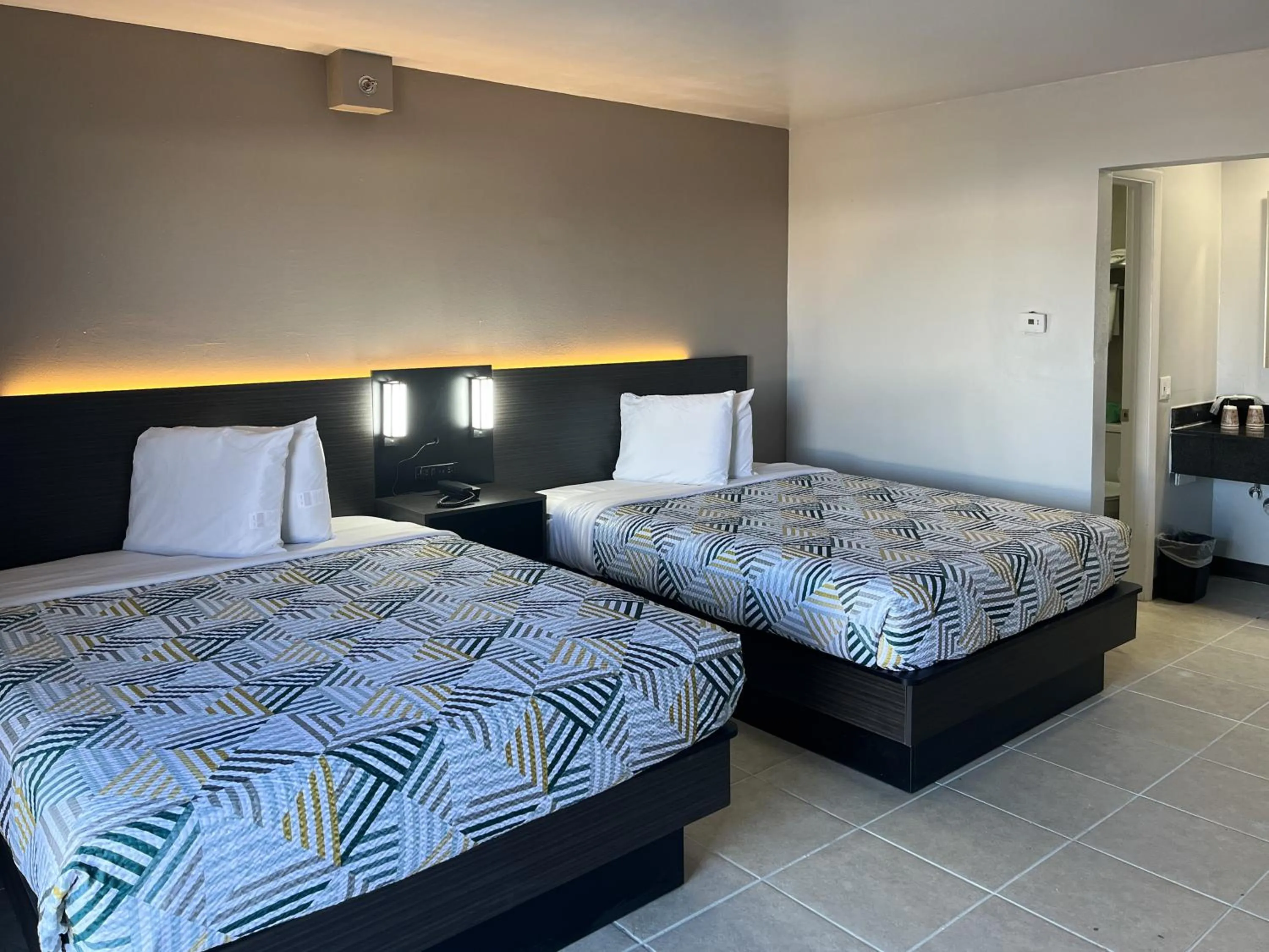 Bedroom, Bed in Studio 6 Dumas, TX