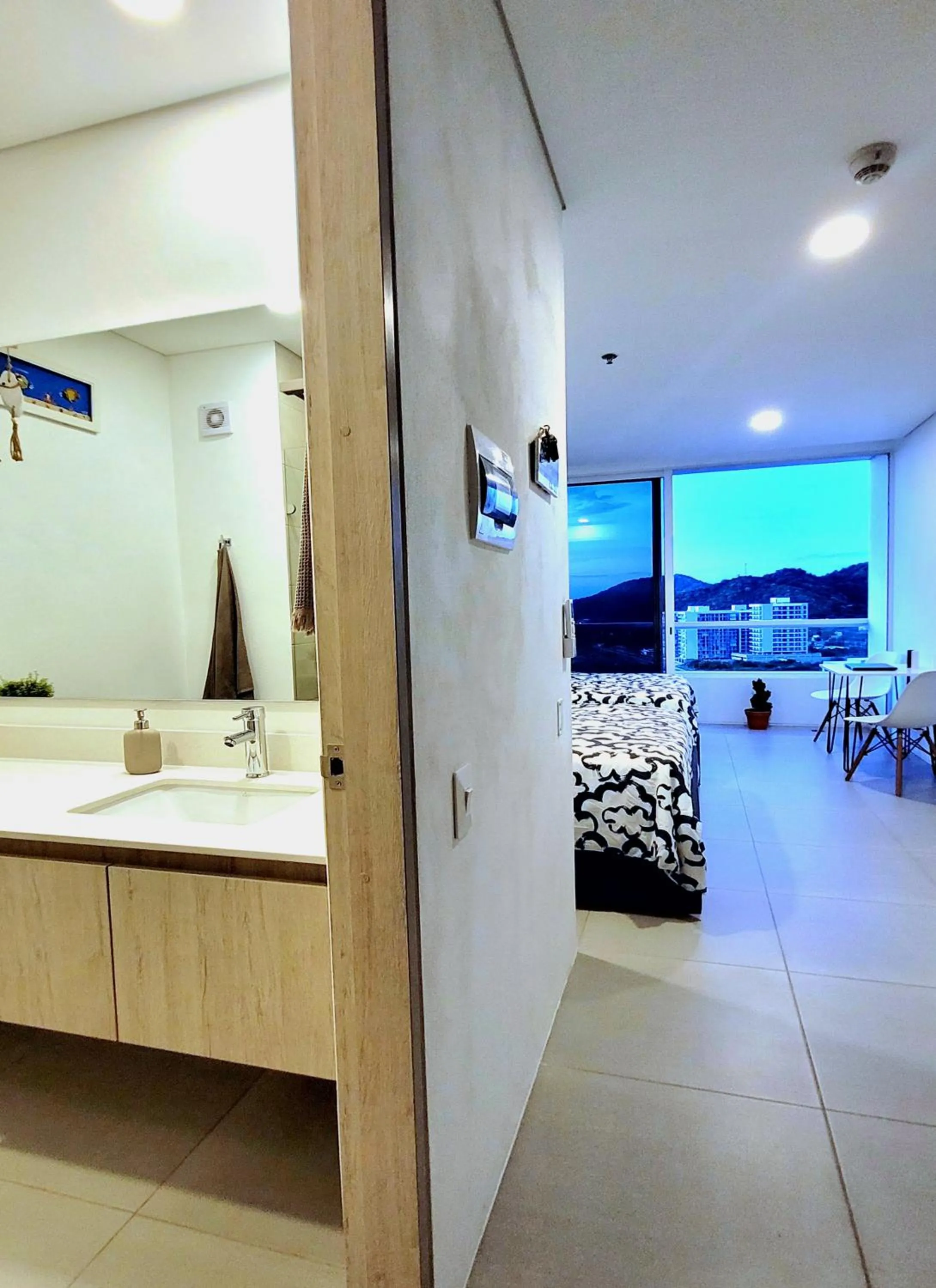 Photo of the whole room in Hotel Porto Horizonte suite 1426