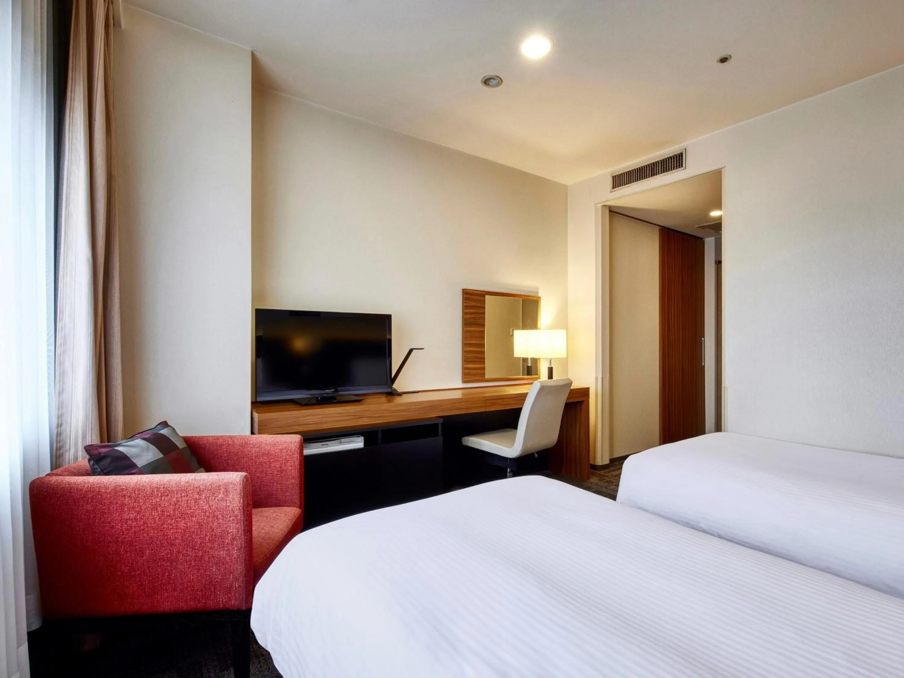 Photo of the whole room, Bed in Royal Pines Hotel Chiba