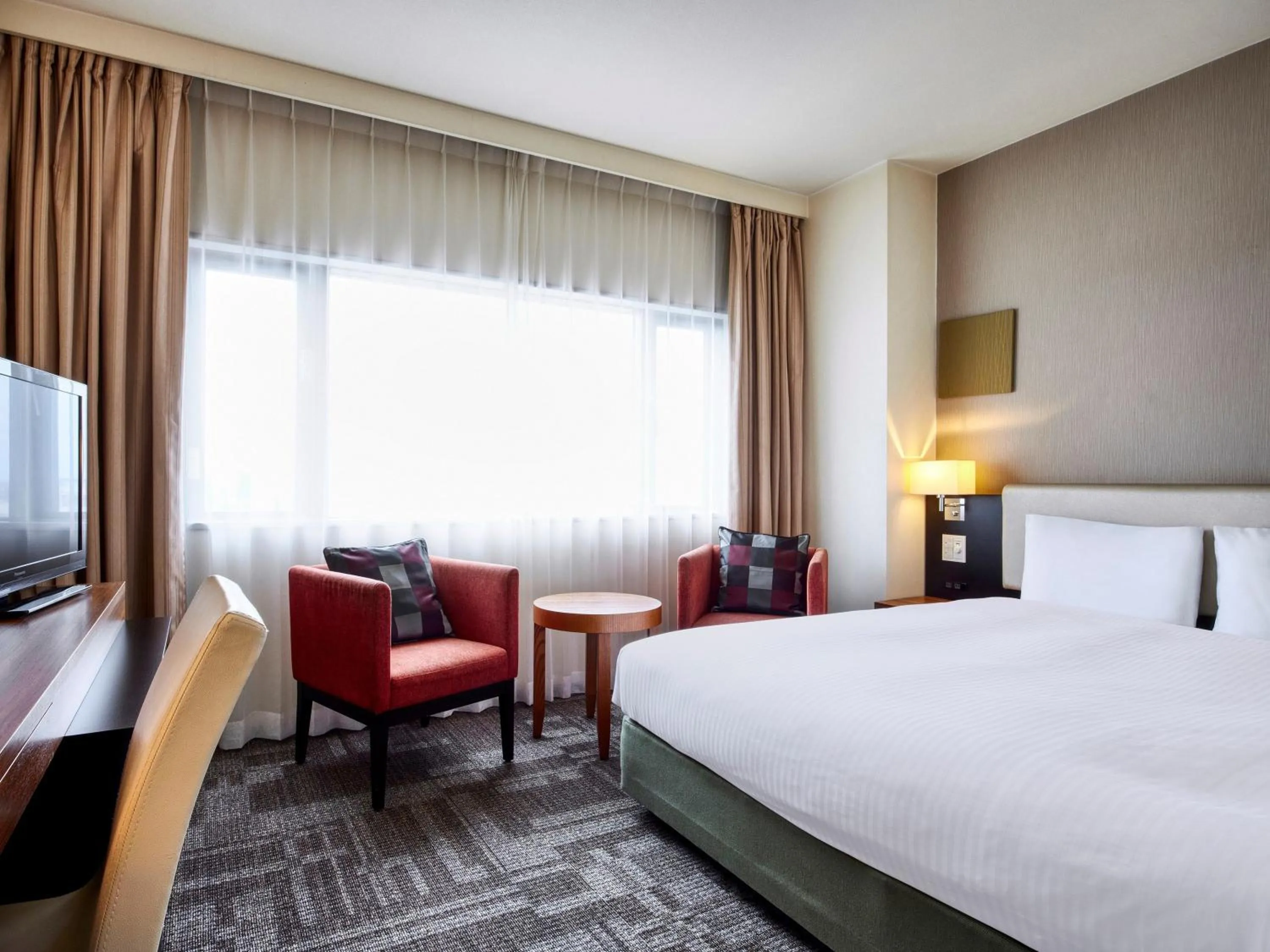 Photo of the whole room, Bed in Royal Pines Hotel Chiba