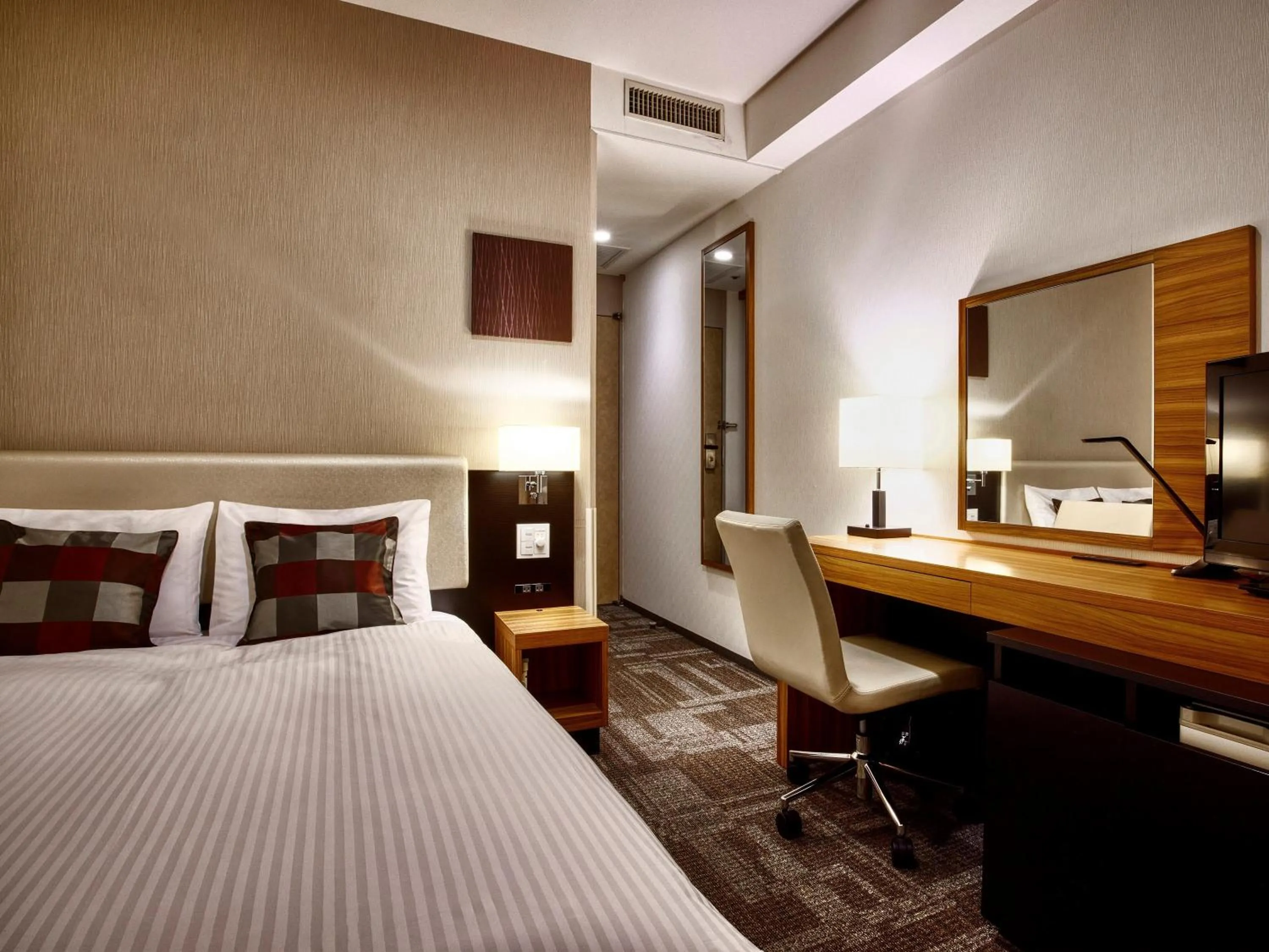 Photo of the whole room, Bed in Royal Pines Hotel Chiba