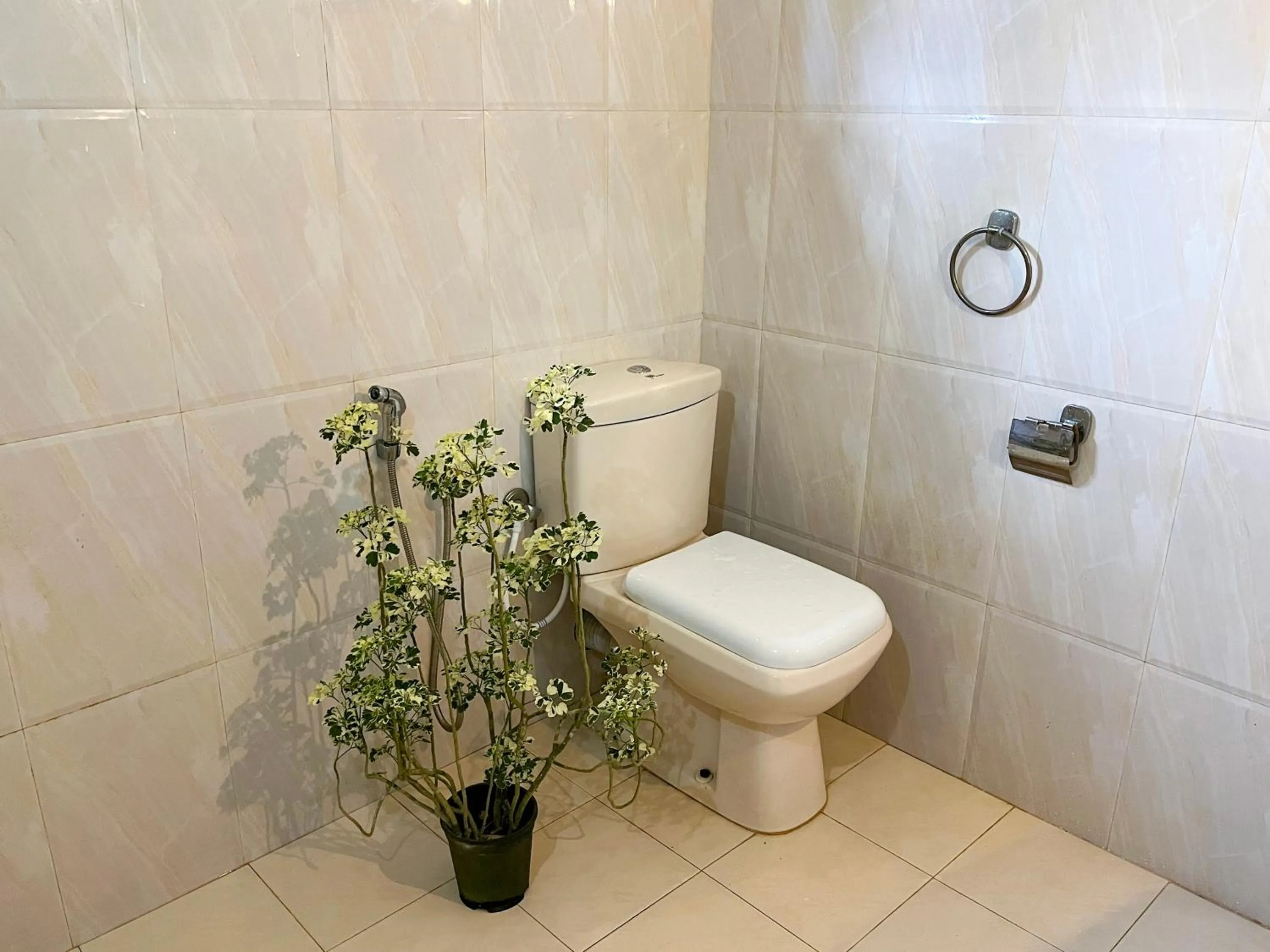 Bathroom in Damith Tourist Inn