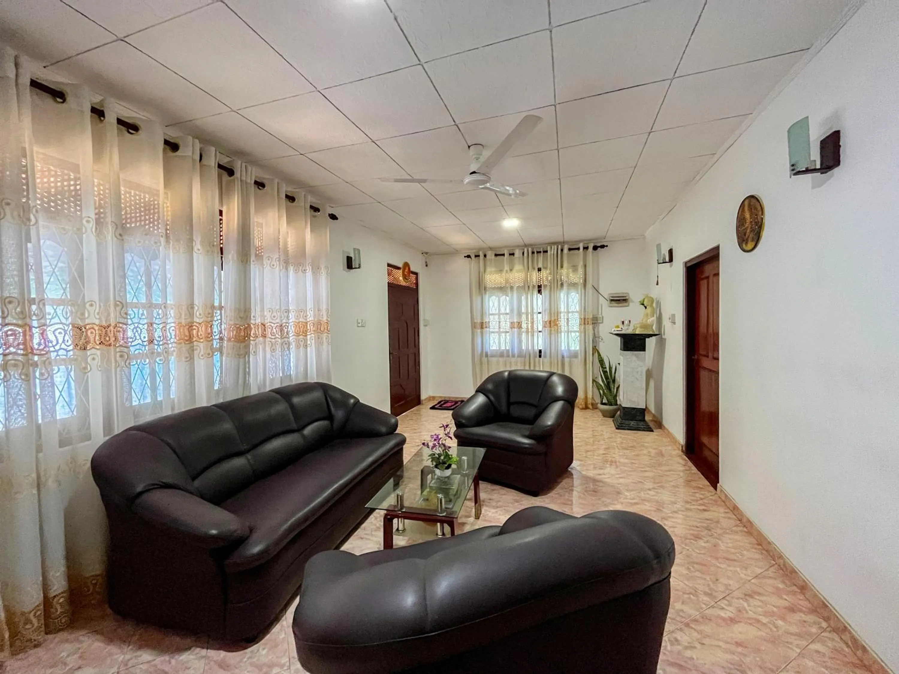 Living room in Damith Tourist Inn