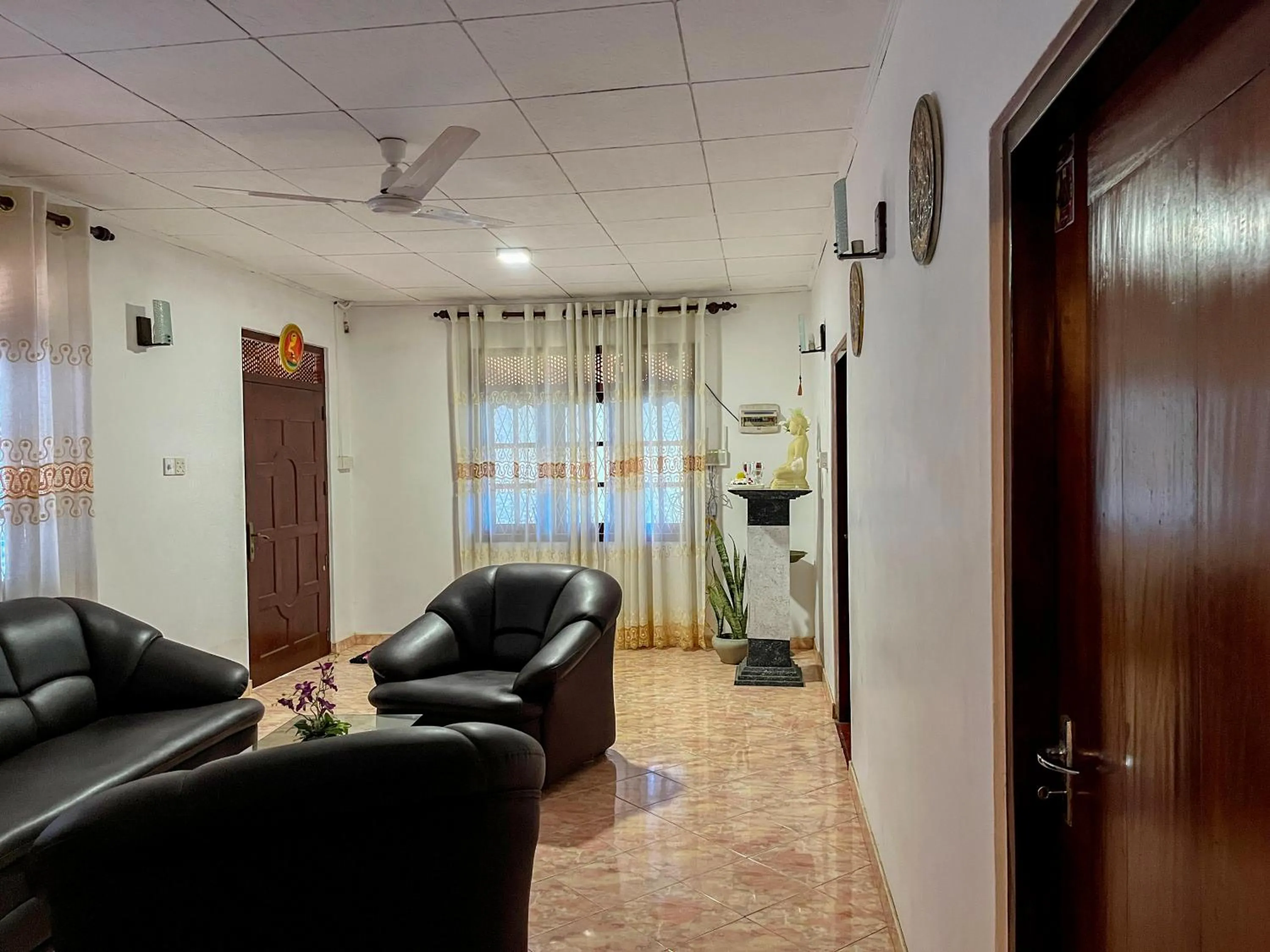 Living room in Damith Tourist Inn