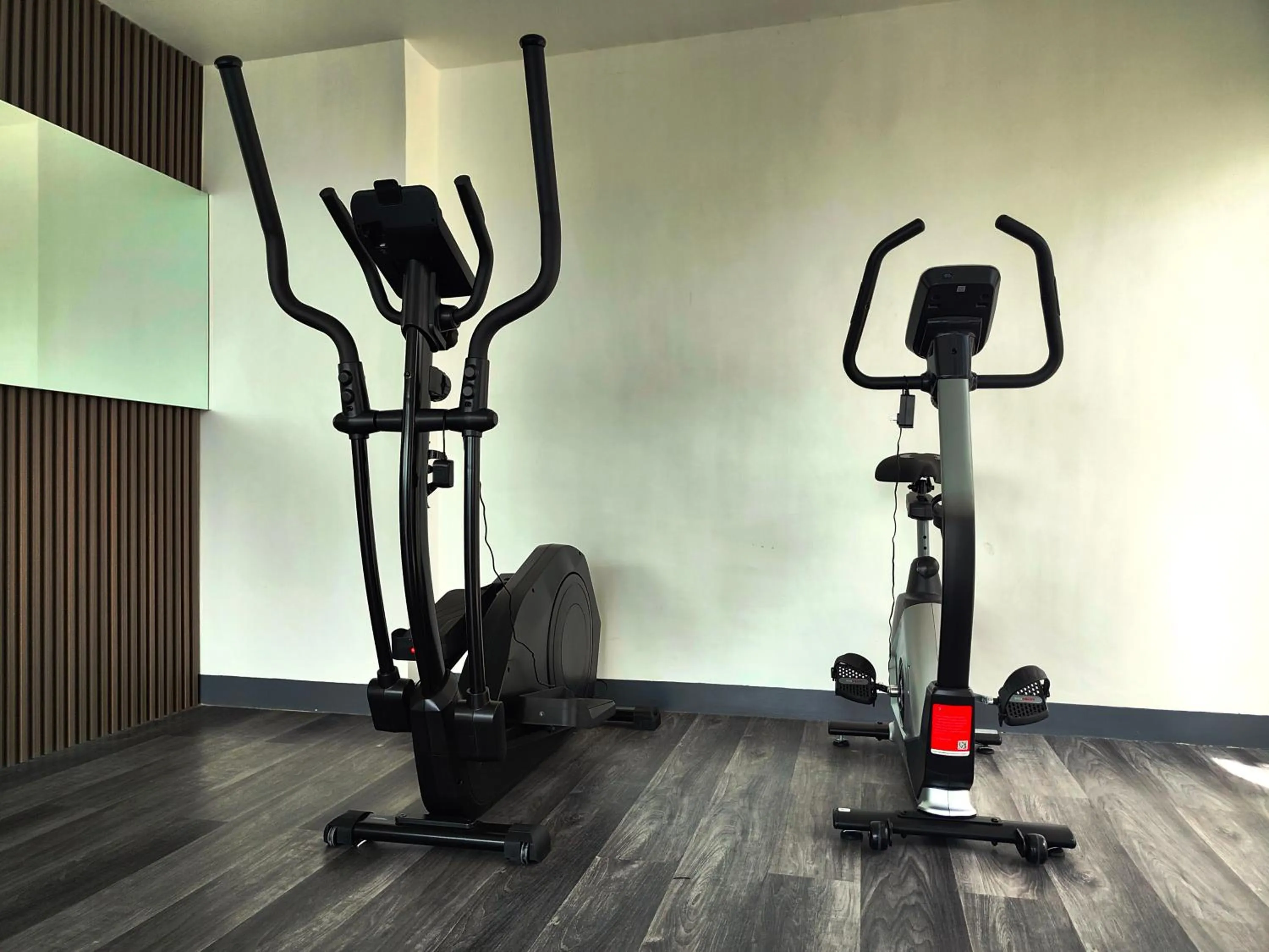 Fitness centre/facilities in JD Haven Bachelor's Pad at Bernwood Tower