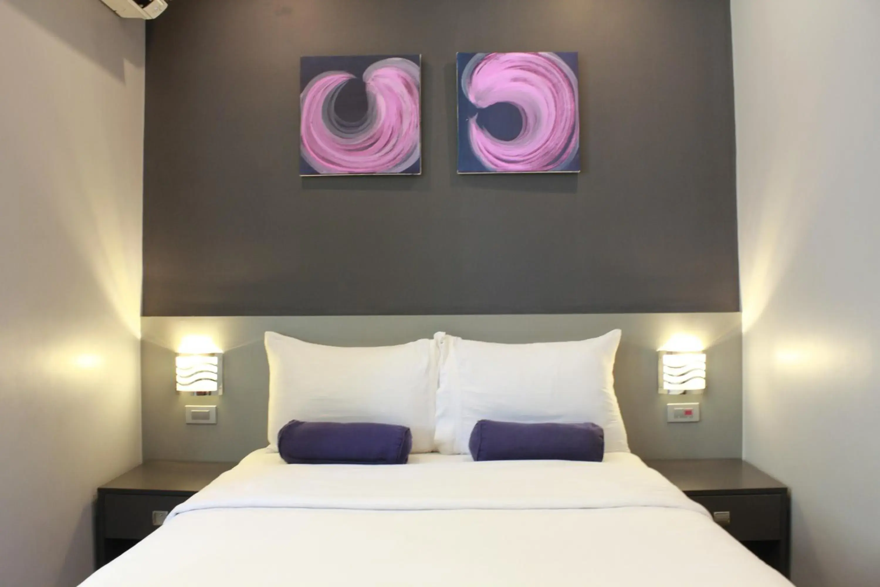 Superior Double Room in Leez Inn Malate Superior Double Room in Leez Inn Malate
