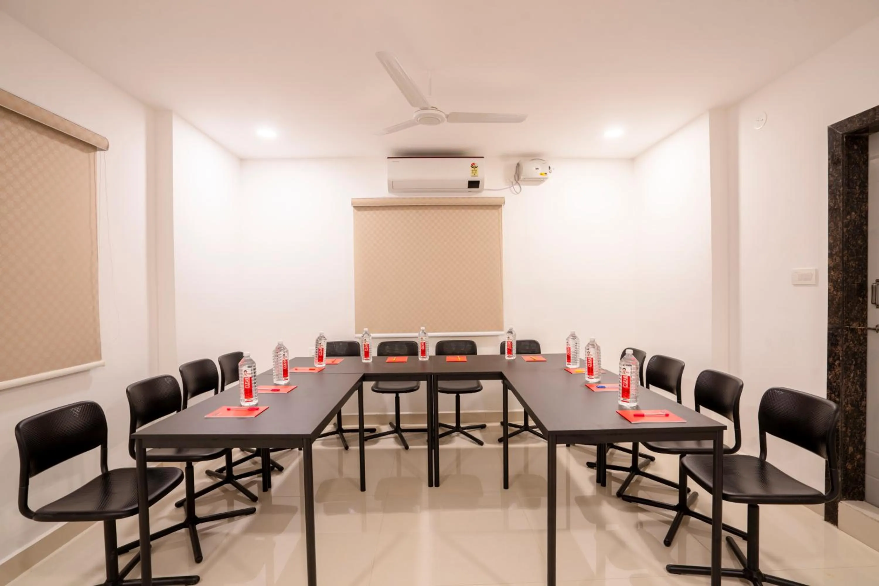 Dining area in Treebo De Alphabet Gachibowli