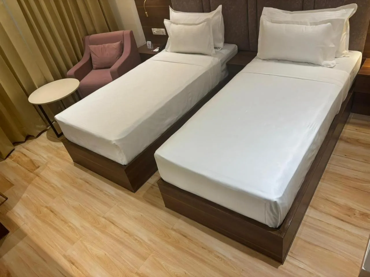 Photo of the whole room, Bed in Clarks Inn Suites Agra Near Tajmahal