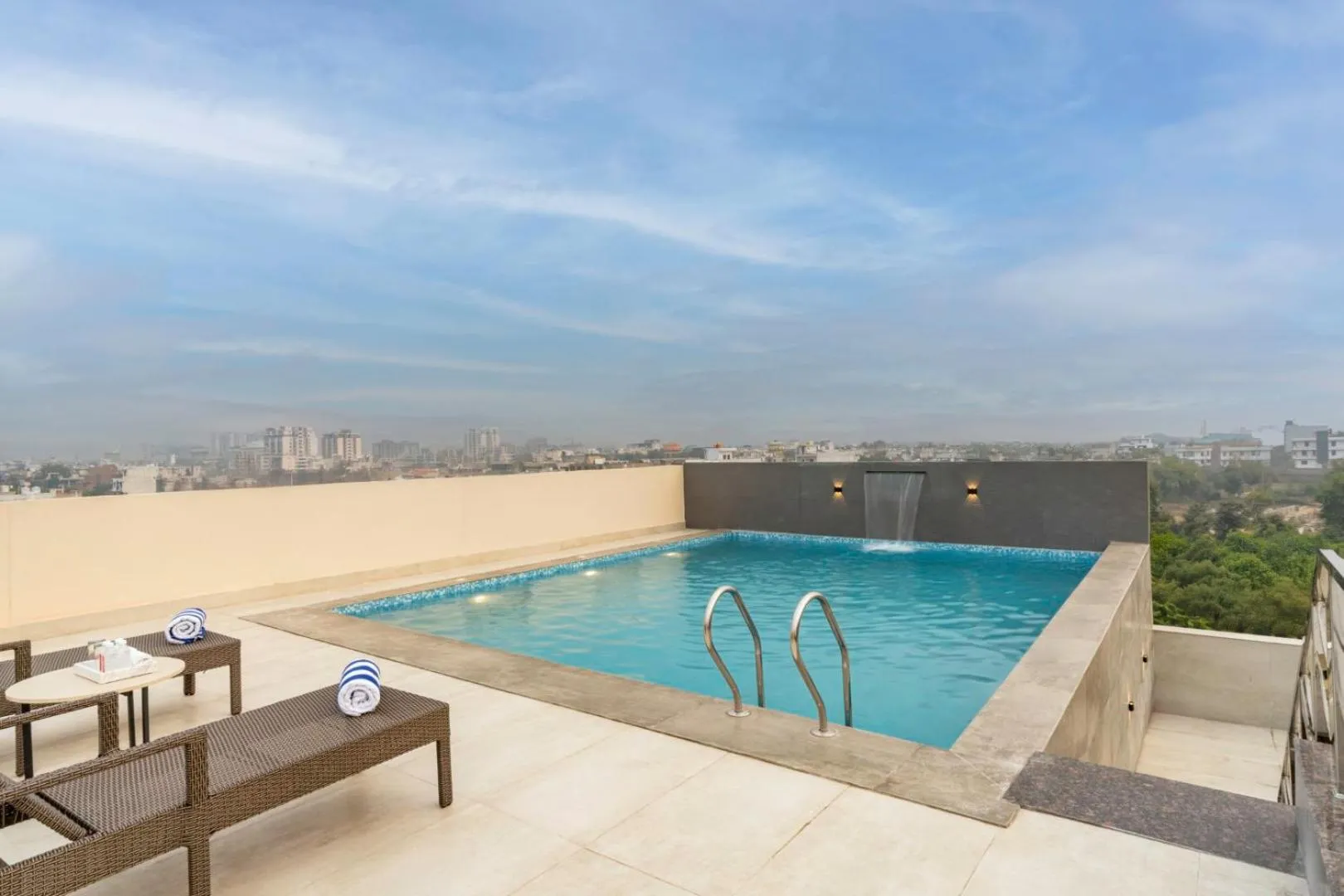 Clarks Inn Suites Agra Near Tajmahal