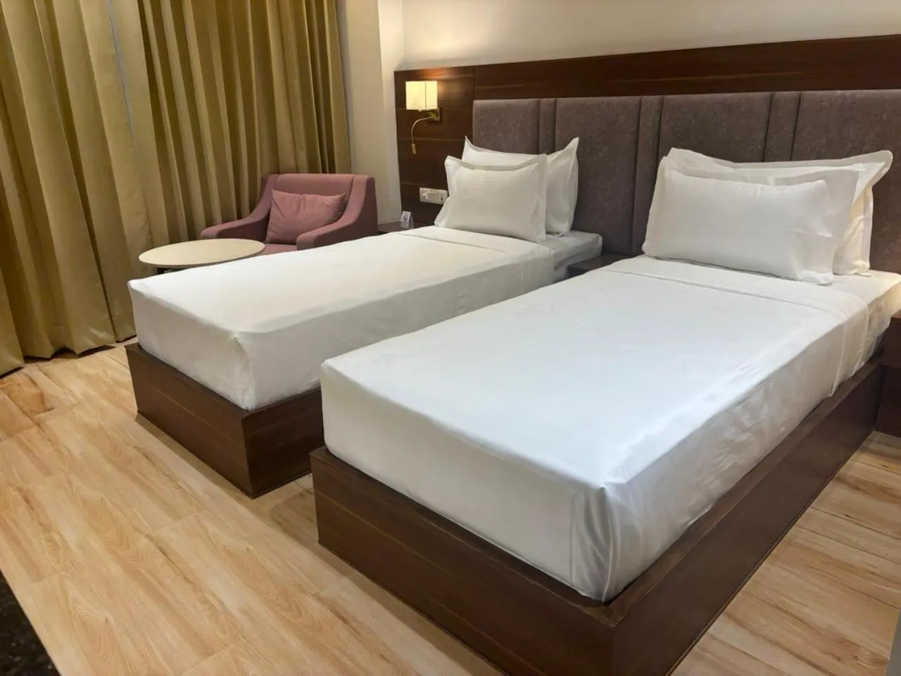 Photo of the whole room, Bed in Clarks Inn Suites Agra Near Tajmahal