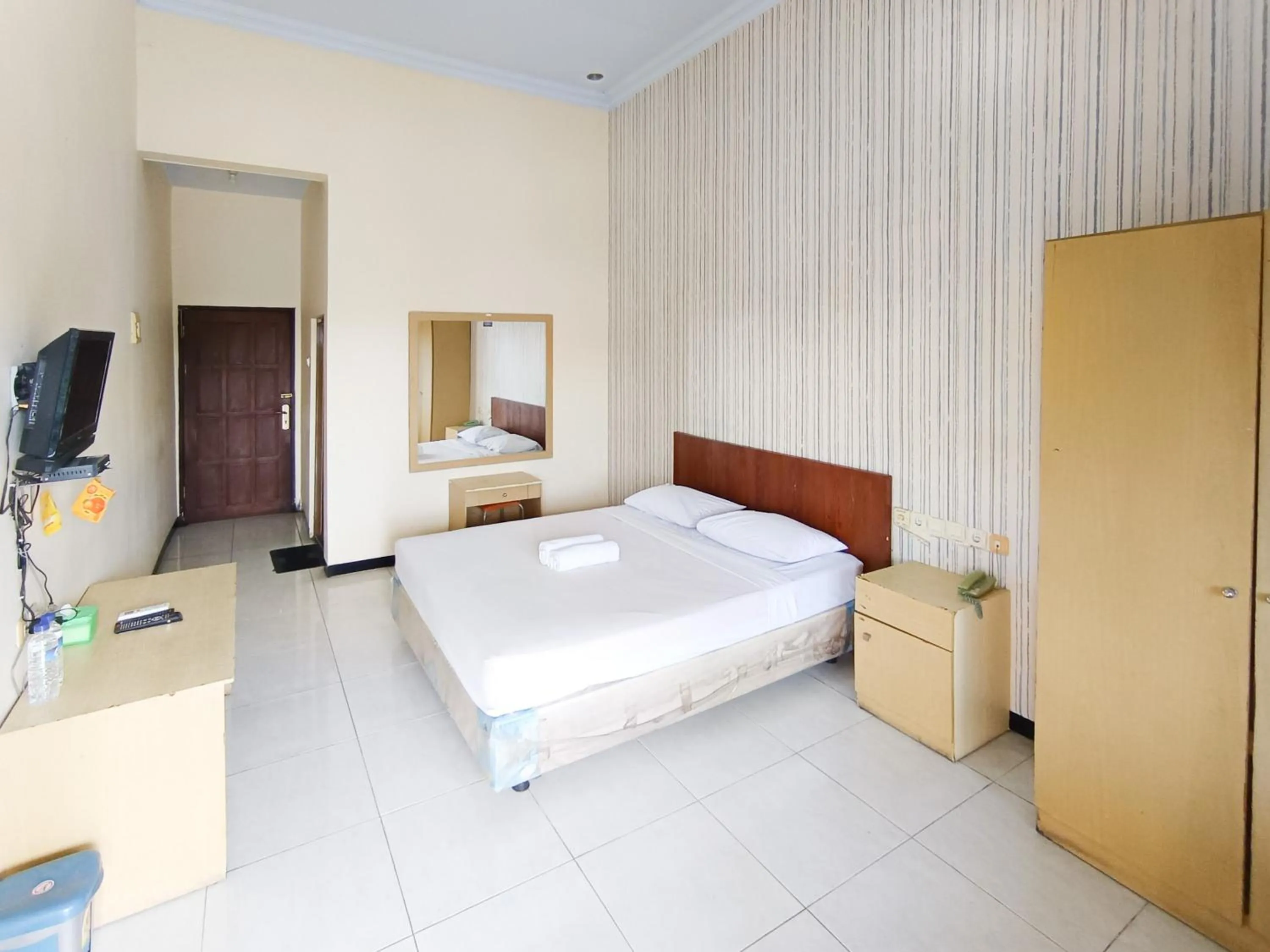Bedroom, Bed in Gita Puri RedPartner Blitar