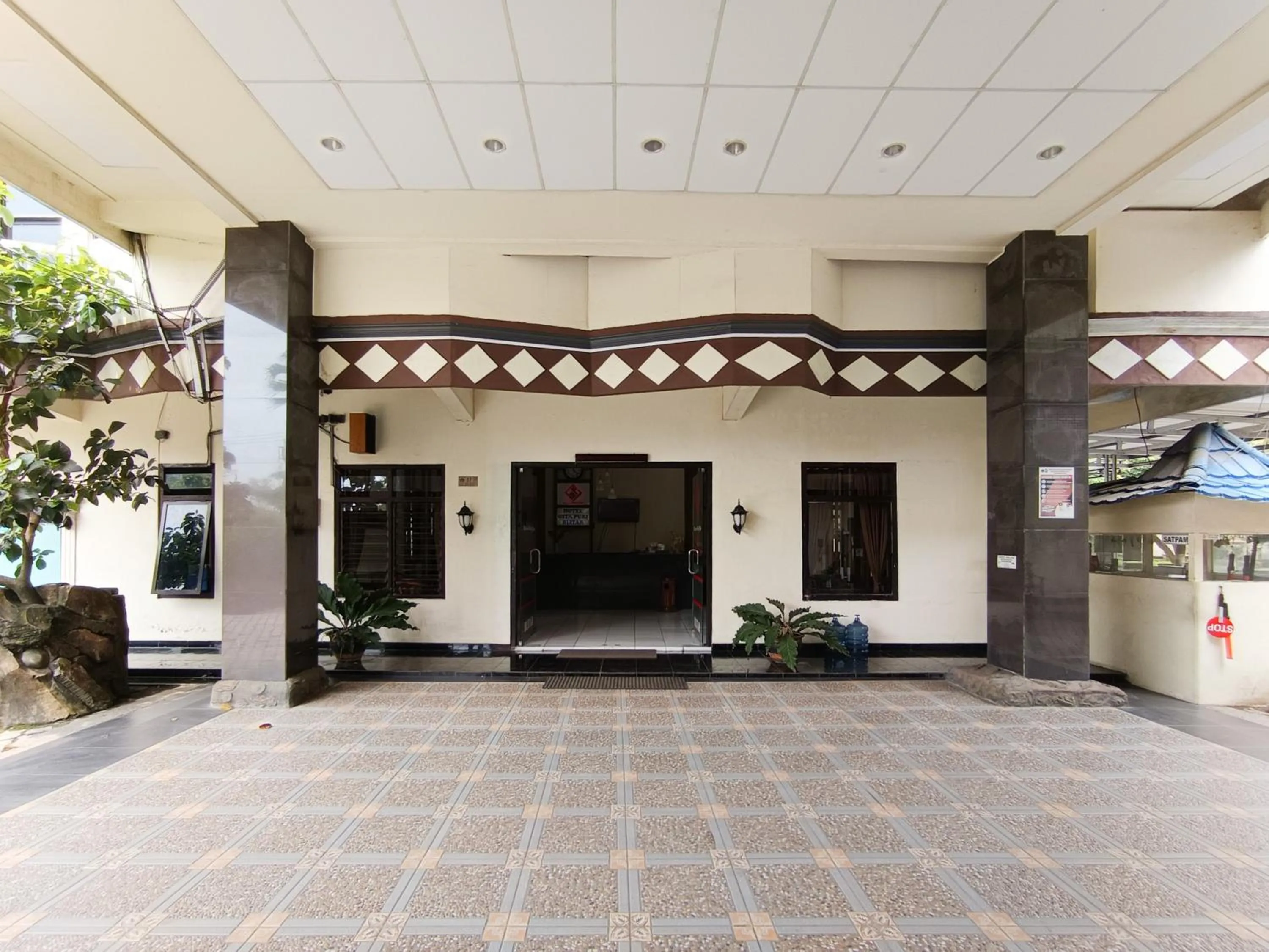 Facade/entrance in Gita Puri RedPartner Blitar