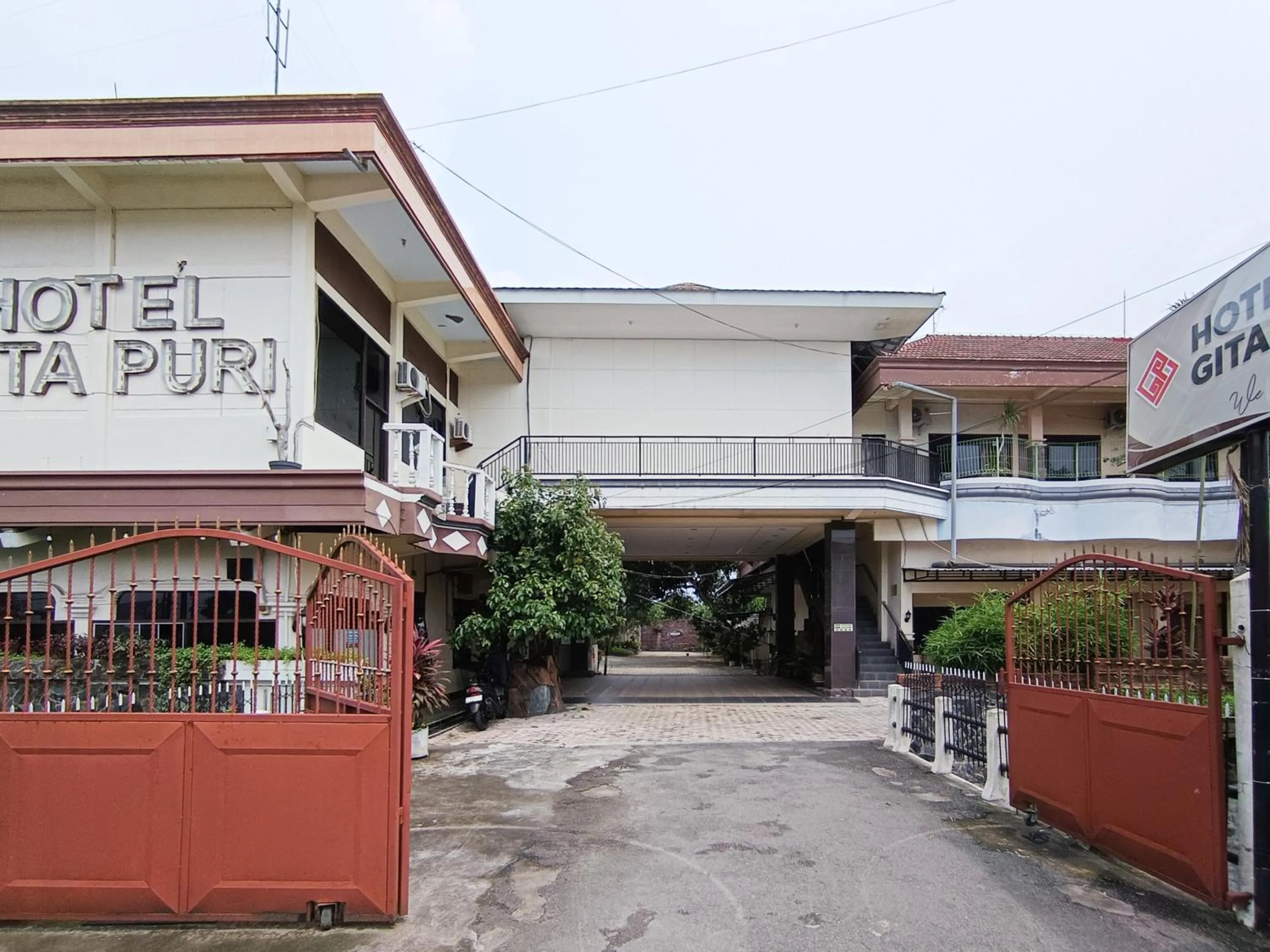 Facade/entrance in Gita Puri RedPartner Blitar