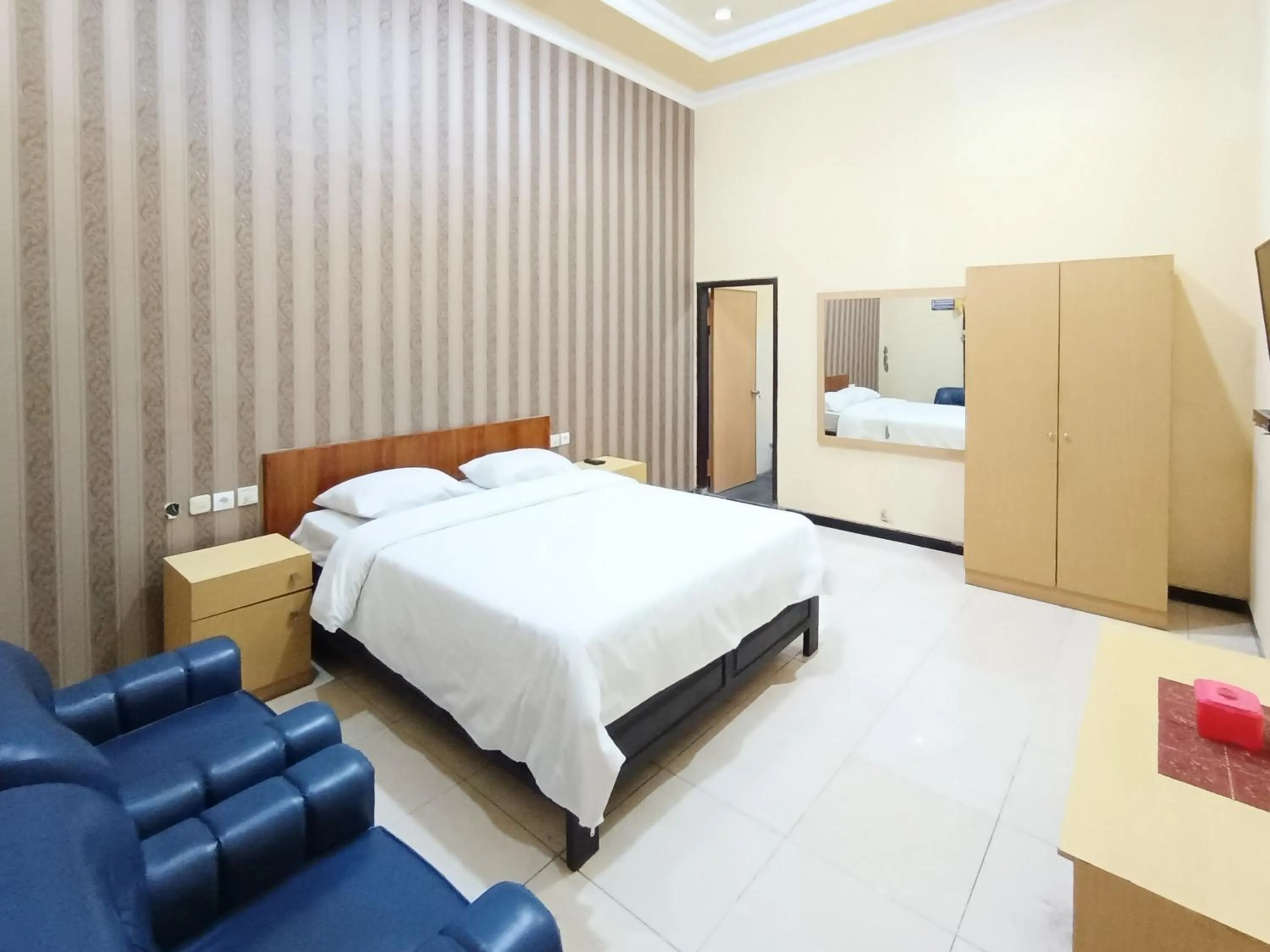 Bedroom, Bed in Gita Puri RedPartner Blitar