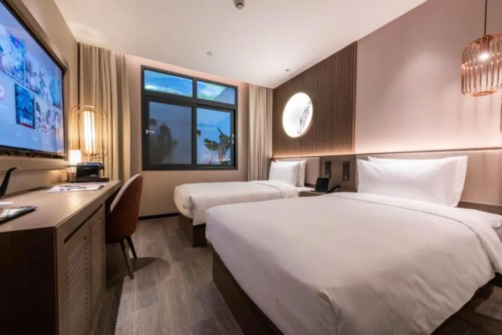 Bed in Orange crystal Shanghai Lujiazui Expo Center