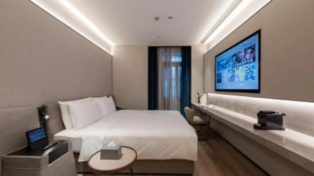 Bed in Orange crystal Shanghai Lujiazui Expo Center