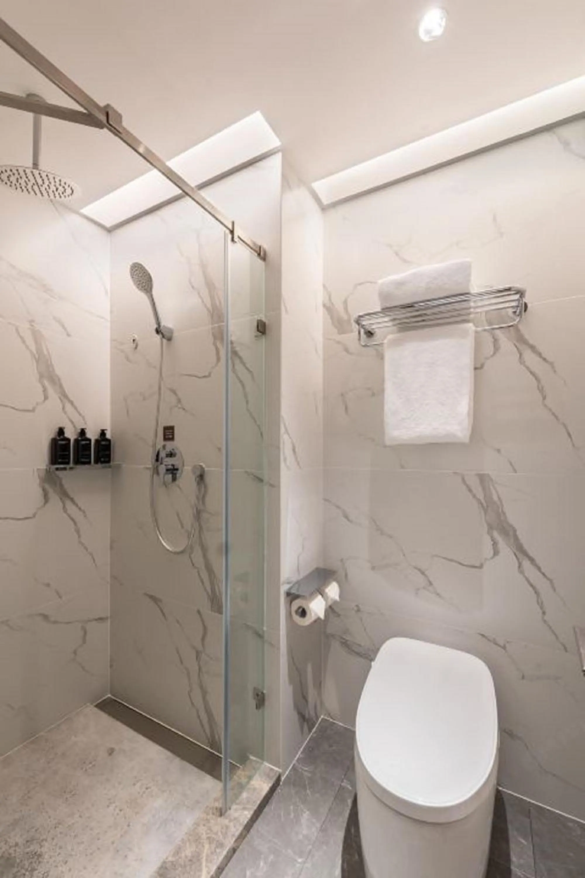 Shower in Orange crystal Shanghai Lujiazui Expo Center