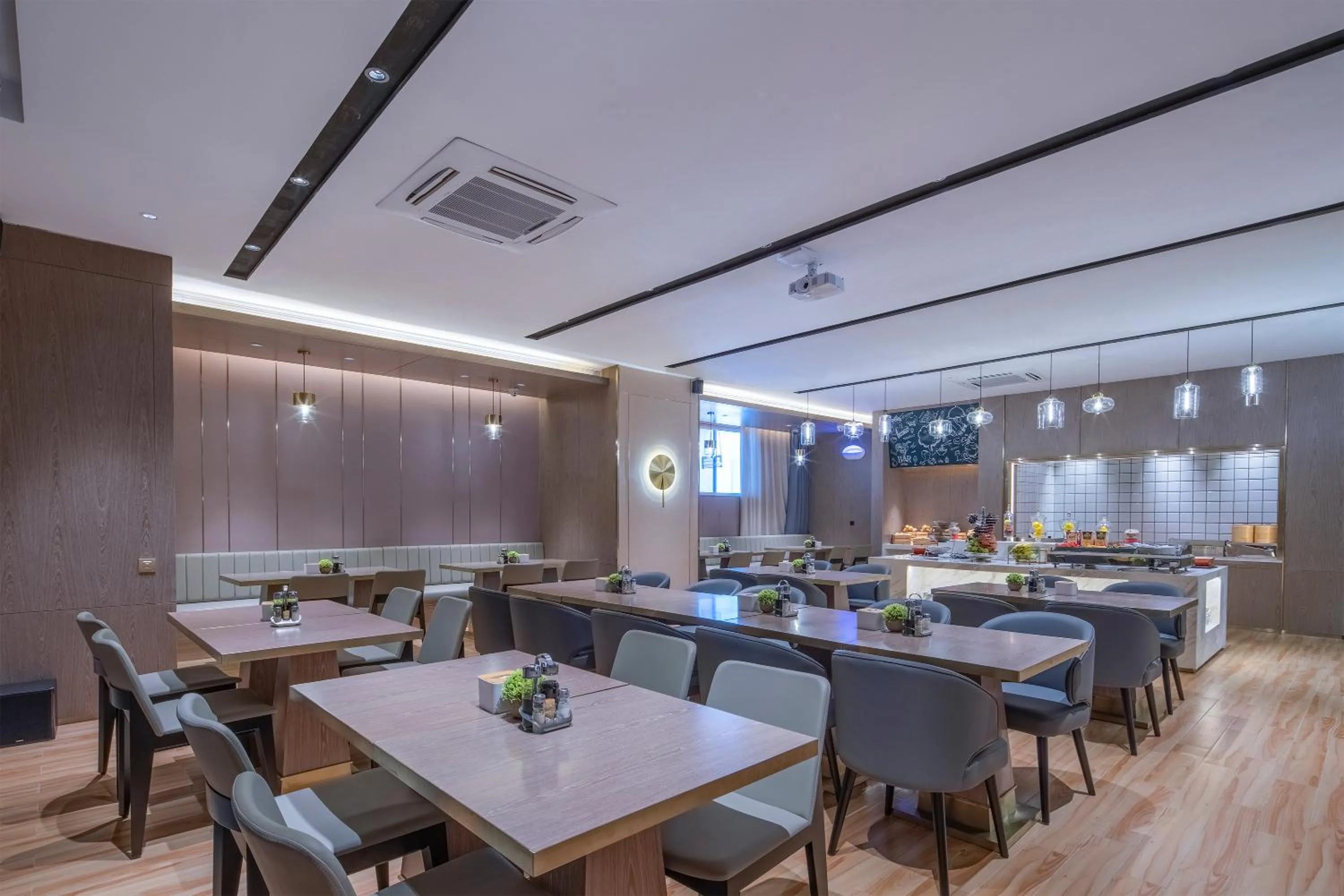 Restaurant/places to eat in Lijiang Old Town Echarm Plus Hotel