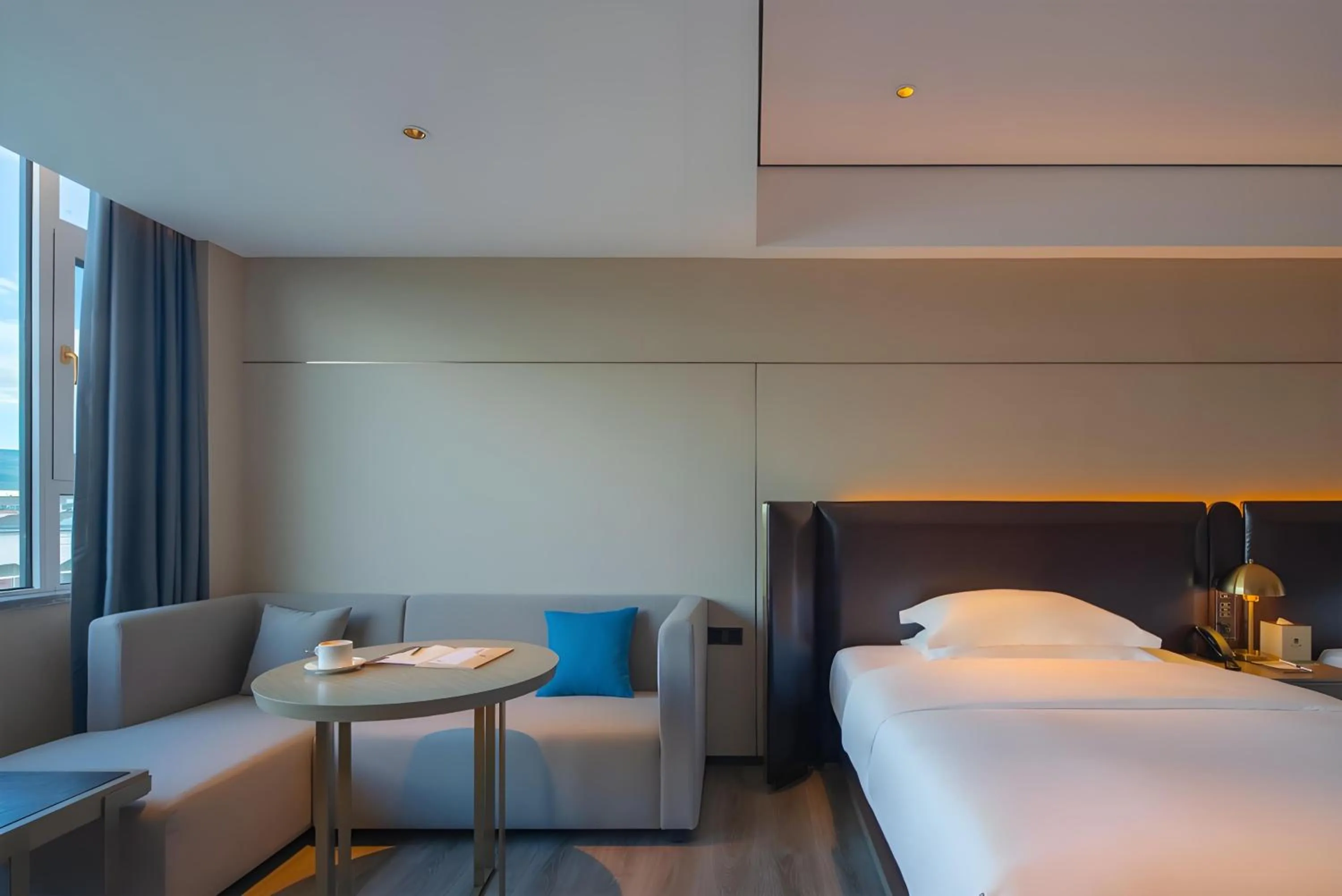 Living room, Bed in Lijiang Old Town Echarm Plus Hotel