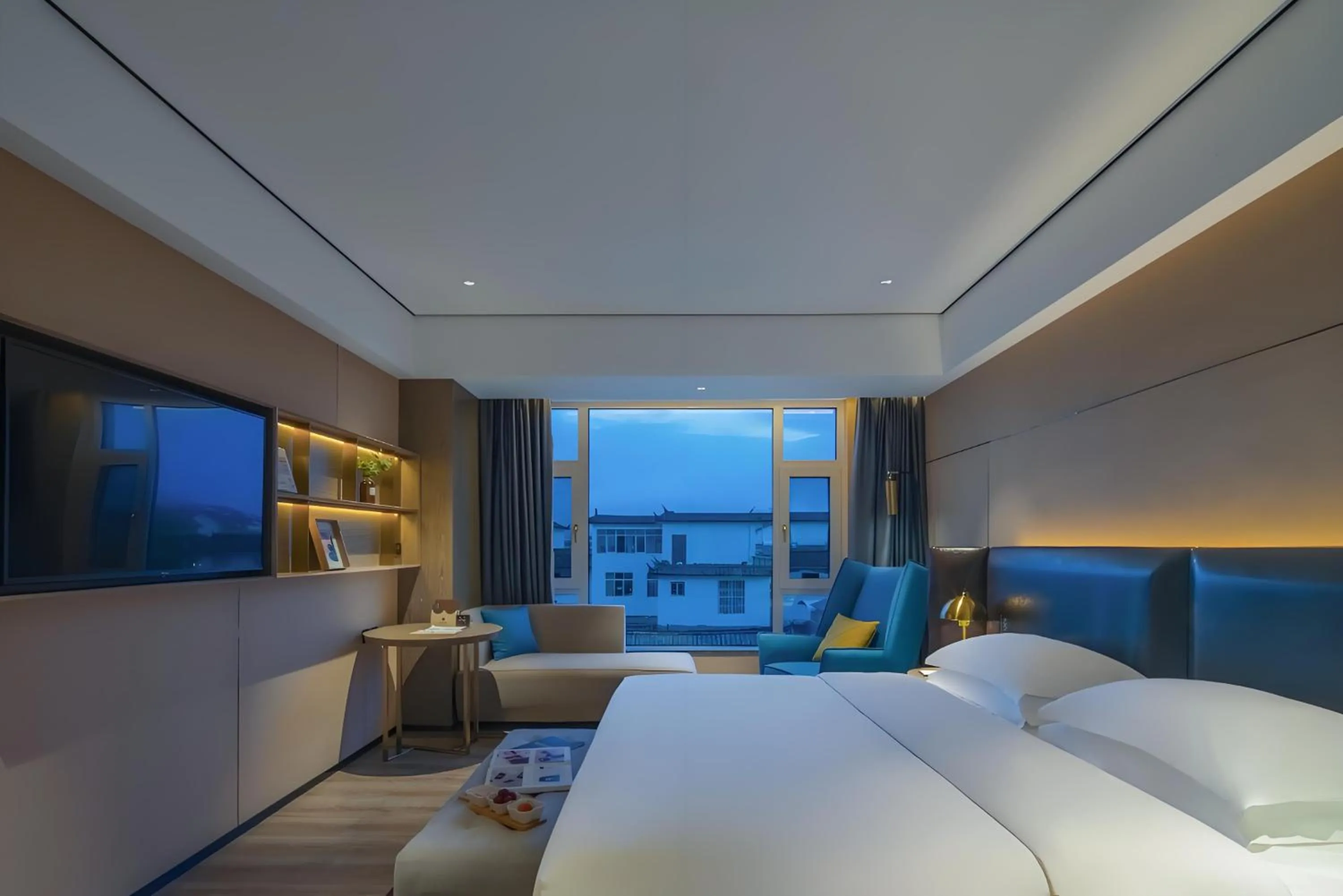 Photo of the whole room, Bed in Lijiang Old Town Echarm Plus Hotel