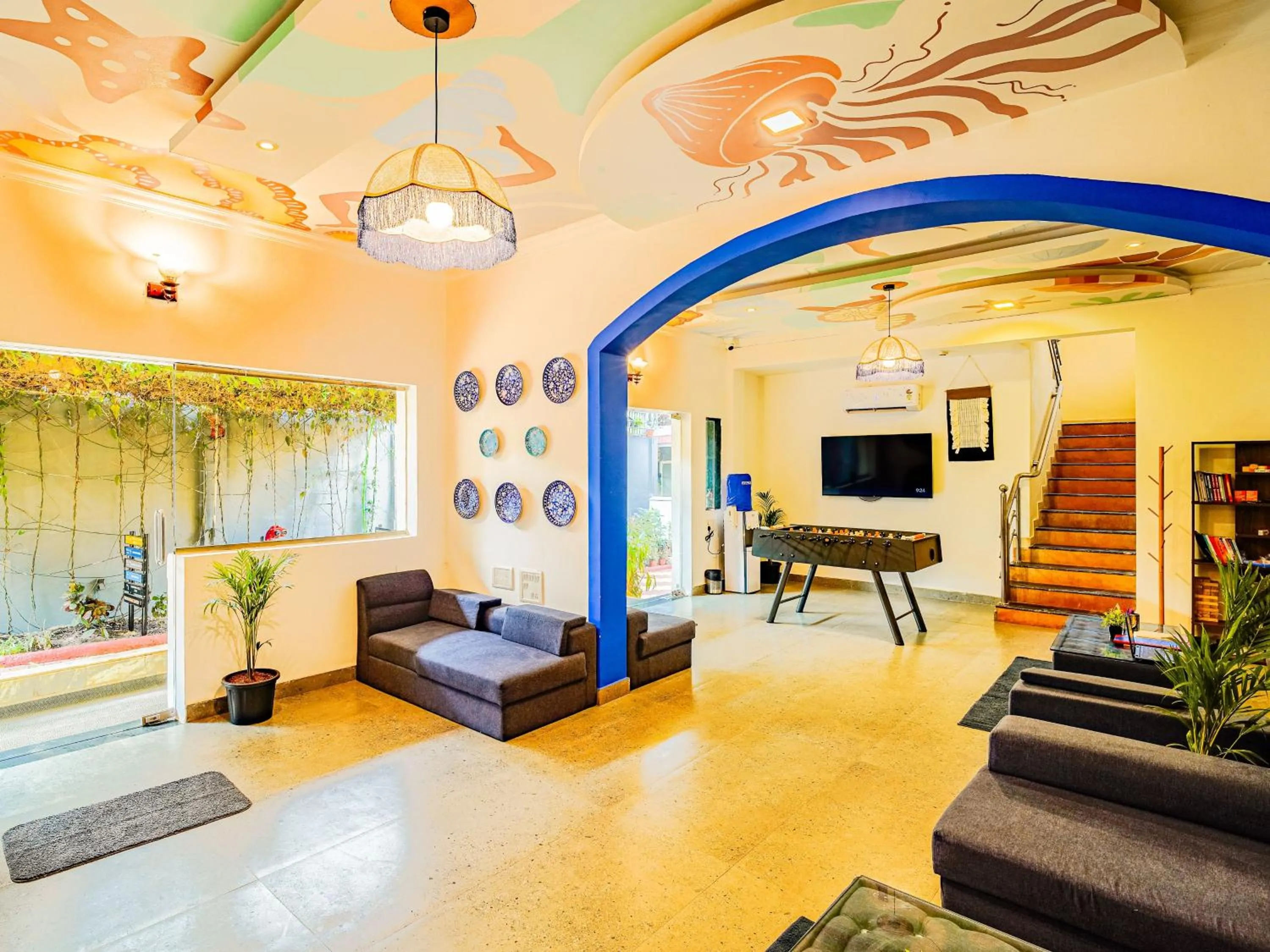 Communal lounge/ TV room in The Hosteller Goa, Anjuna