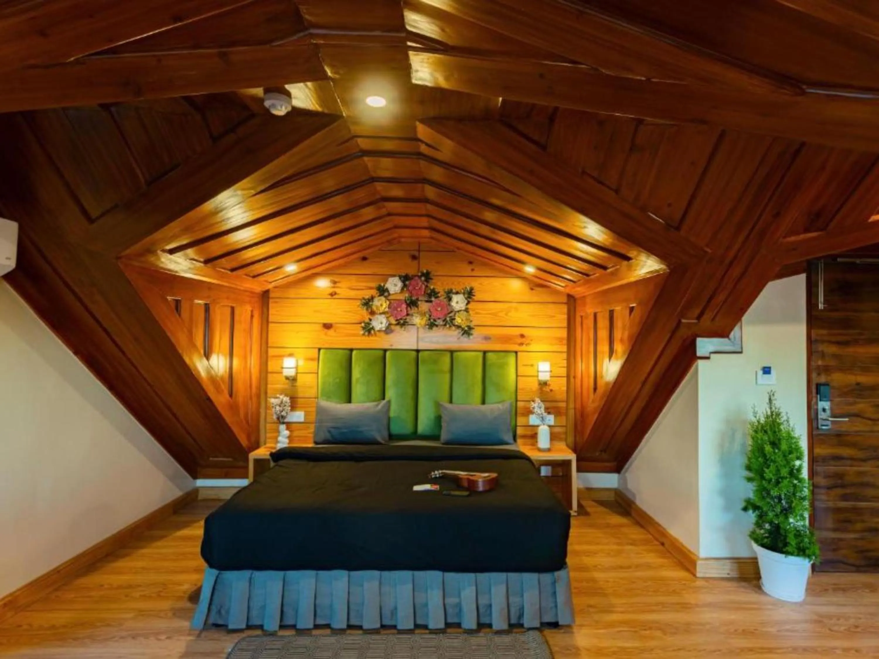 Bed in The Hosteller Shimla, Valley View