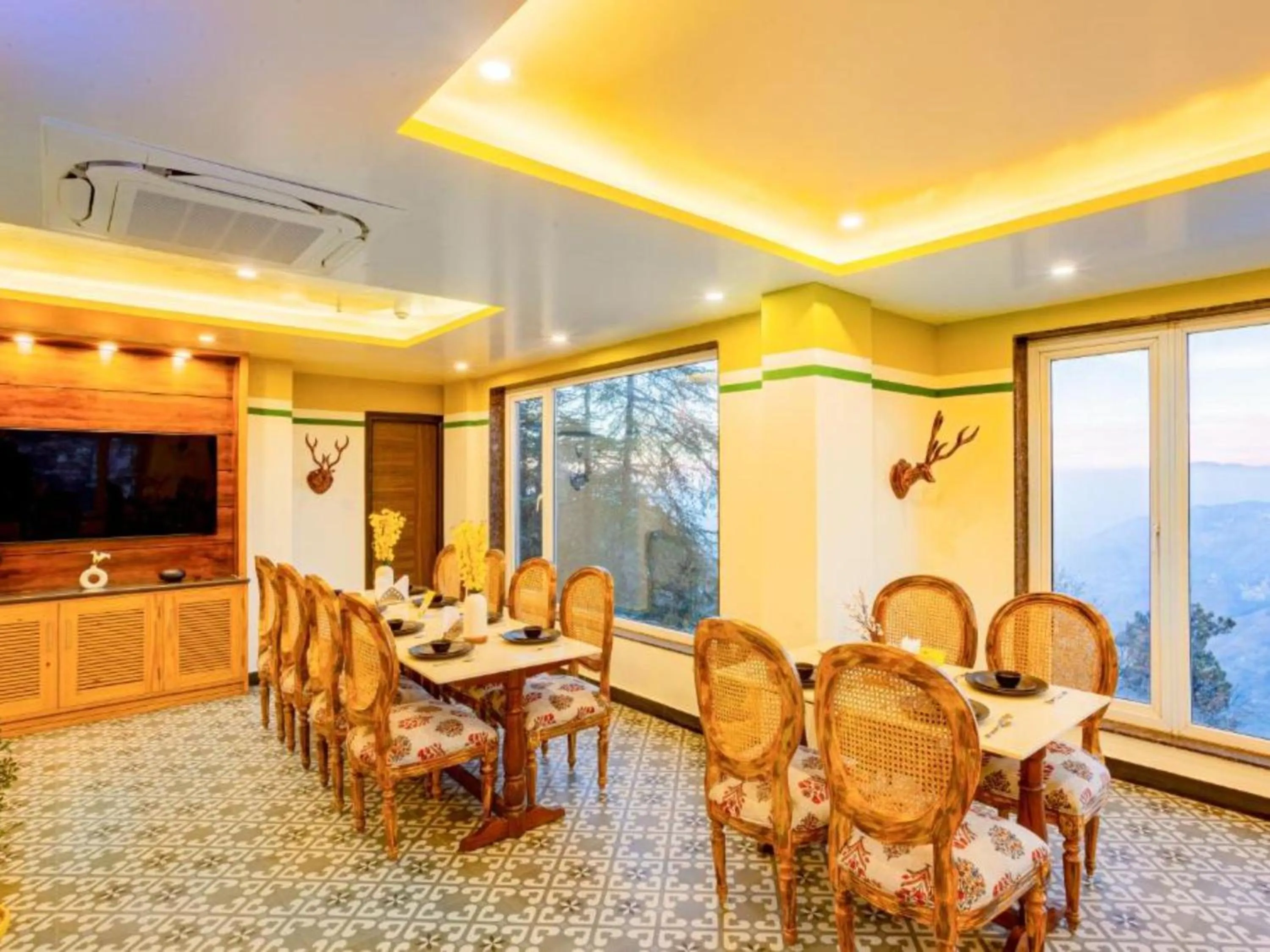 Restaurant/places to eat in The Hosteller Shimla, Valley View