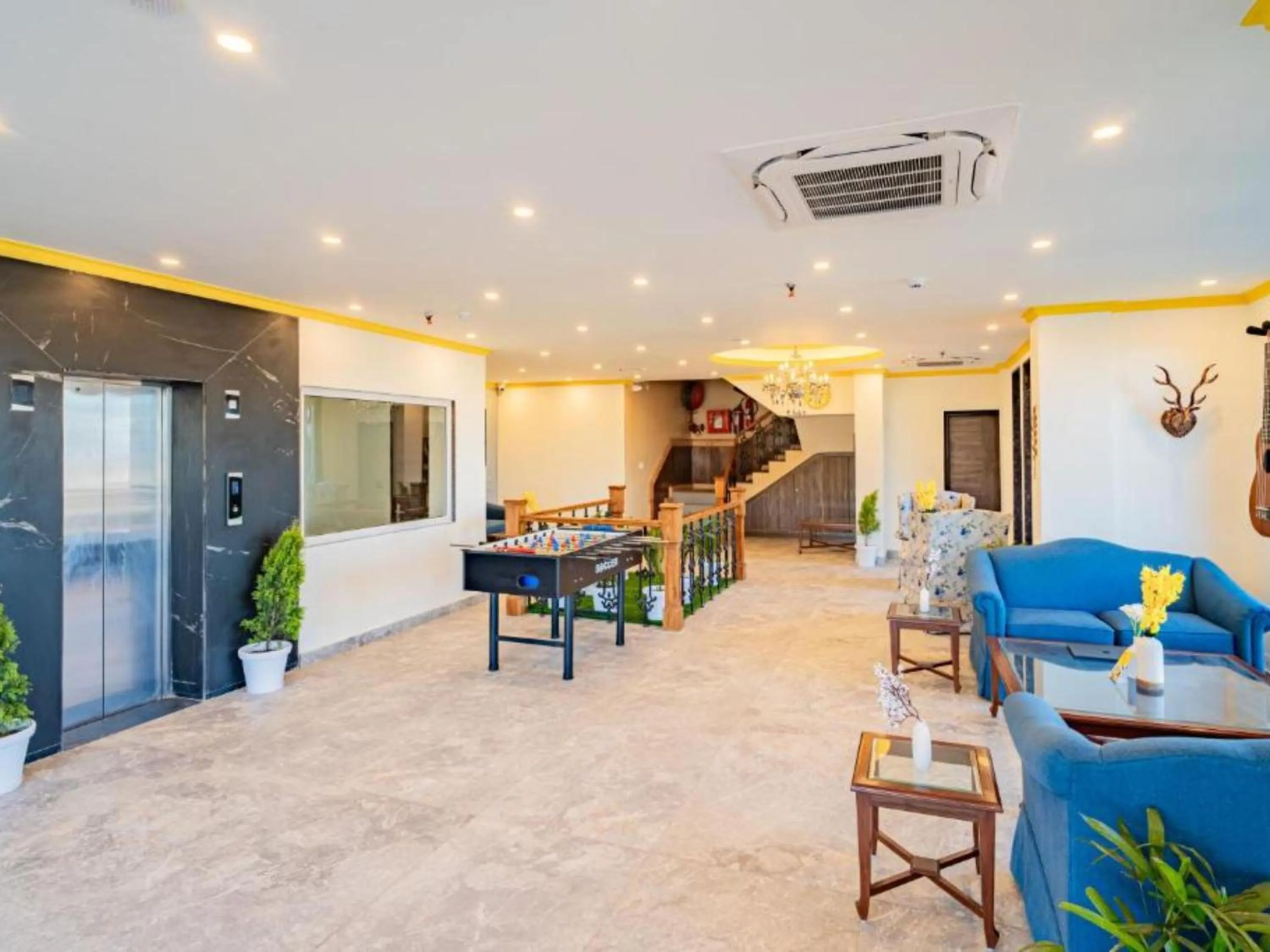 TV and multimedia in The Hosteller Shimla, Valley View