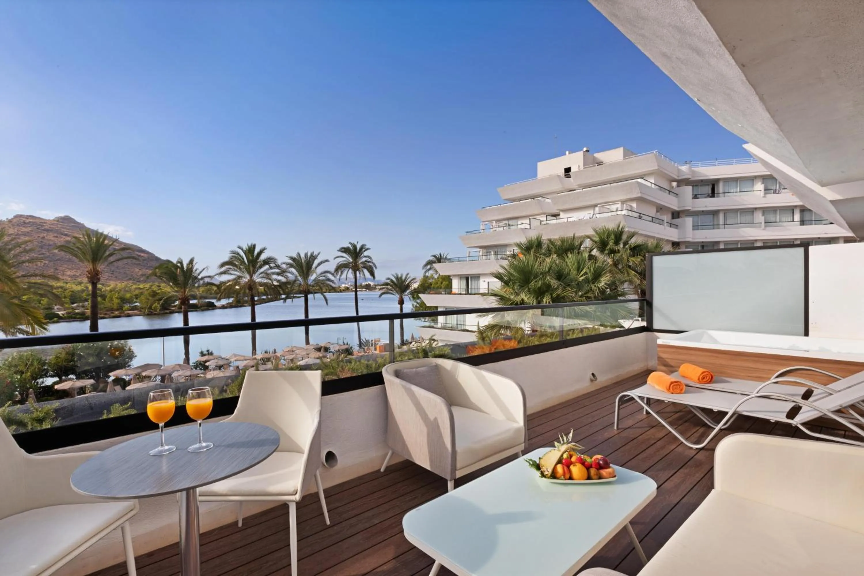 Photo of the whole room in VIVA Eden Lago