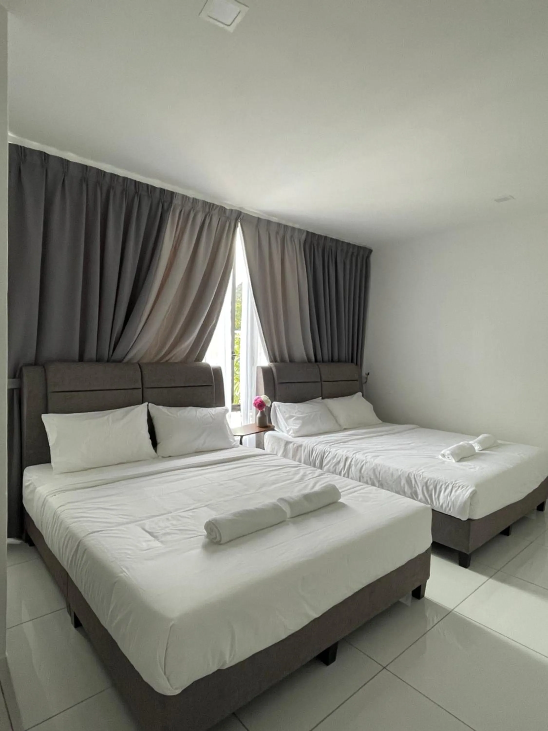 Photo of the whole room, Bed in TDOZE Hotel