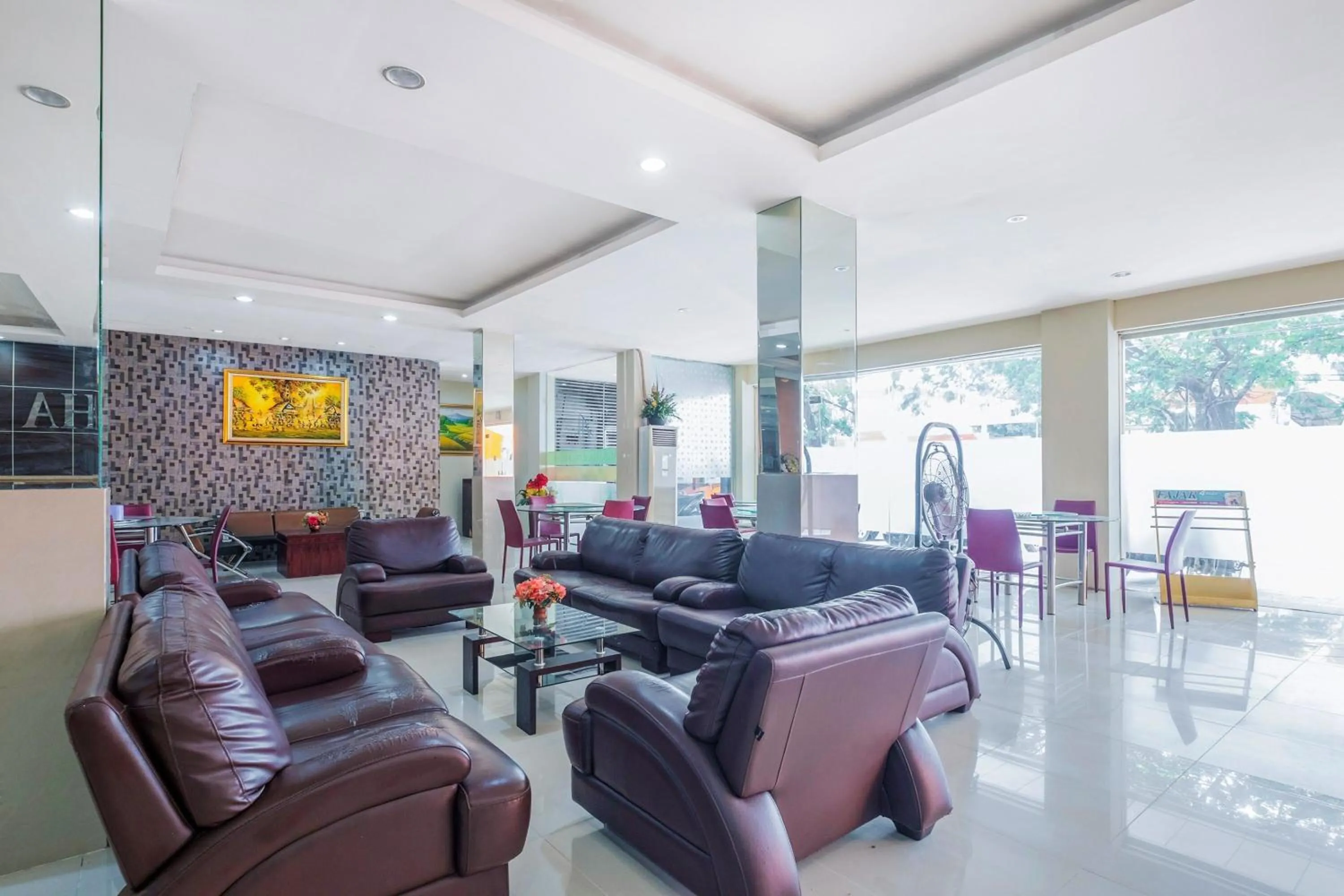 Lobby or reception in Hotel O Marina Andalas