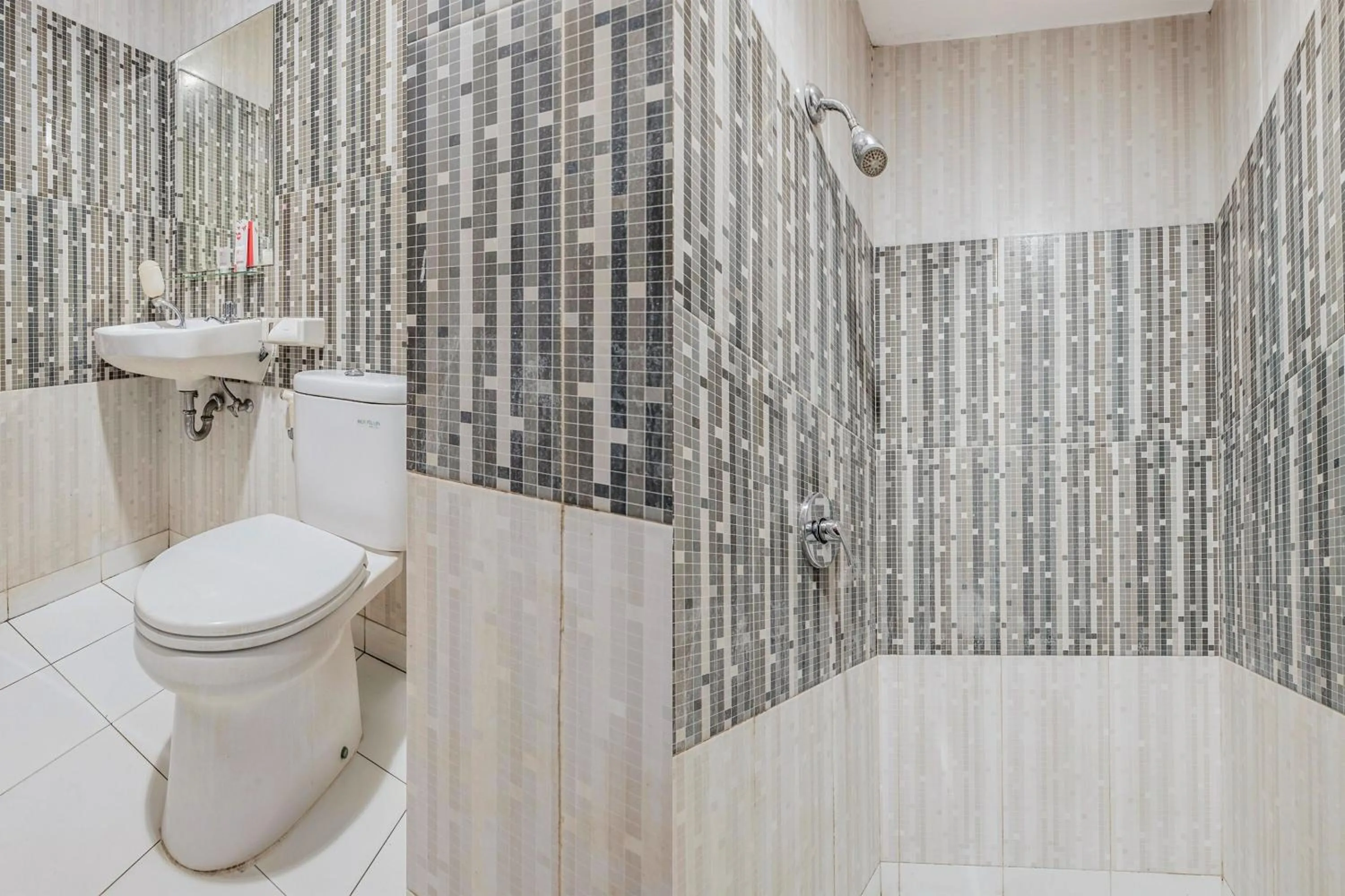 Bathroom in Hotel O Marina Andalas