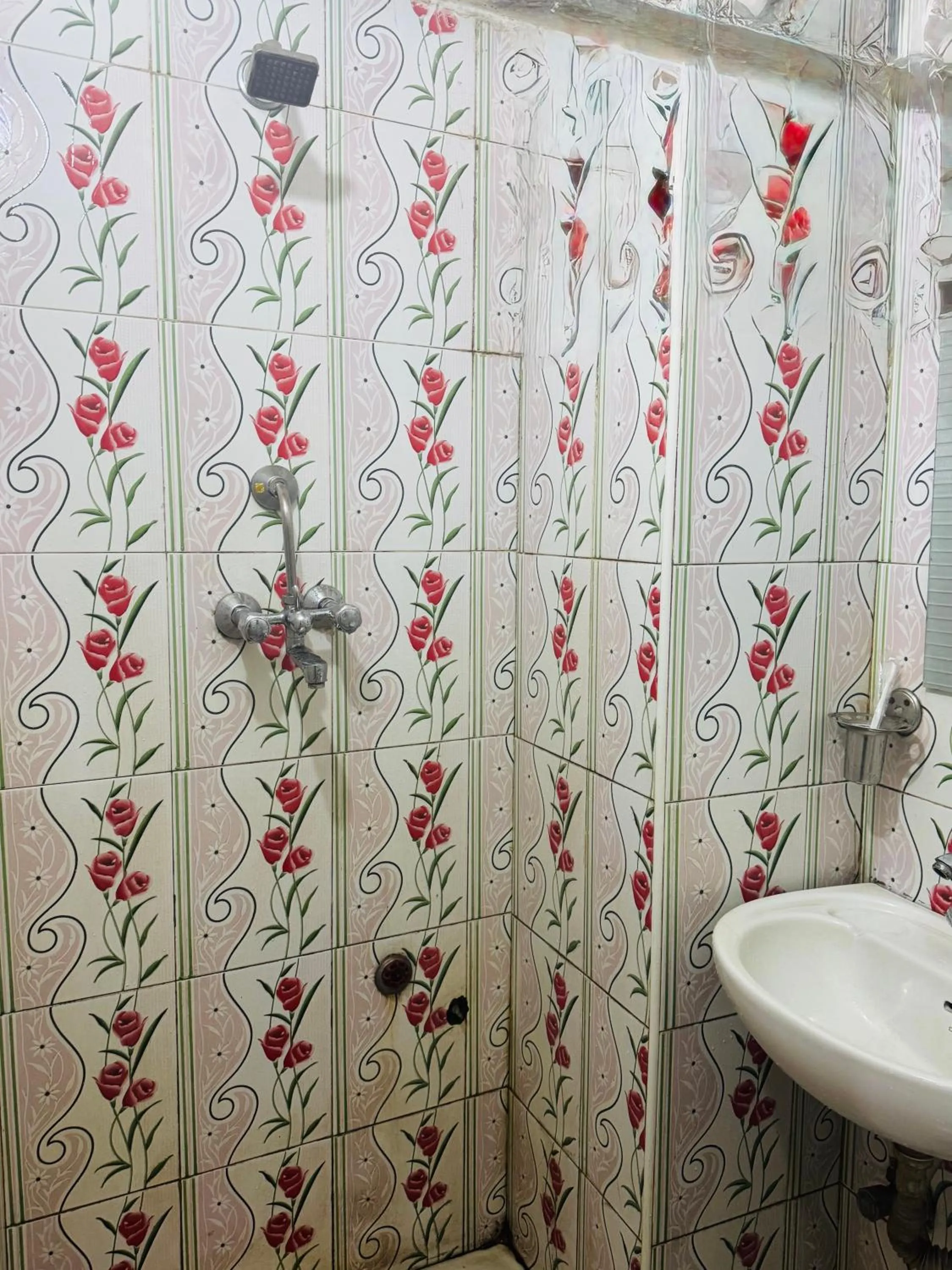 Shower in Om Mandakini Hotel