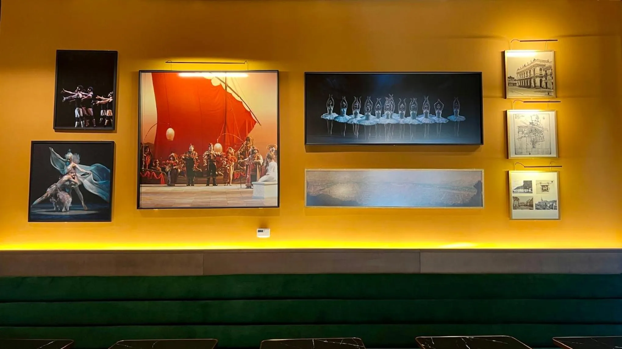 Food and drinks in Debaines Hotel Santiago