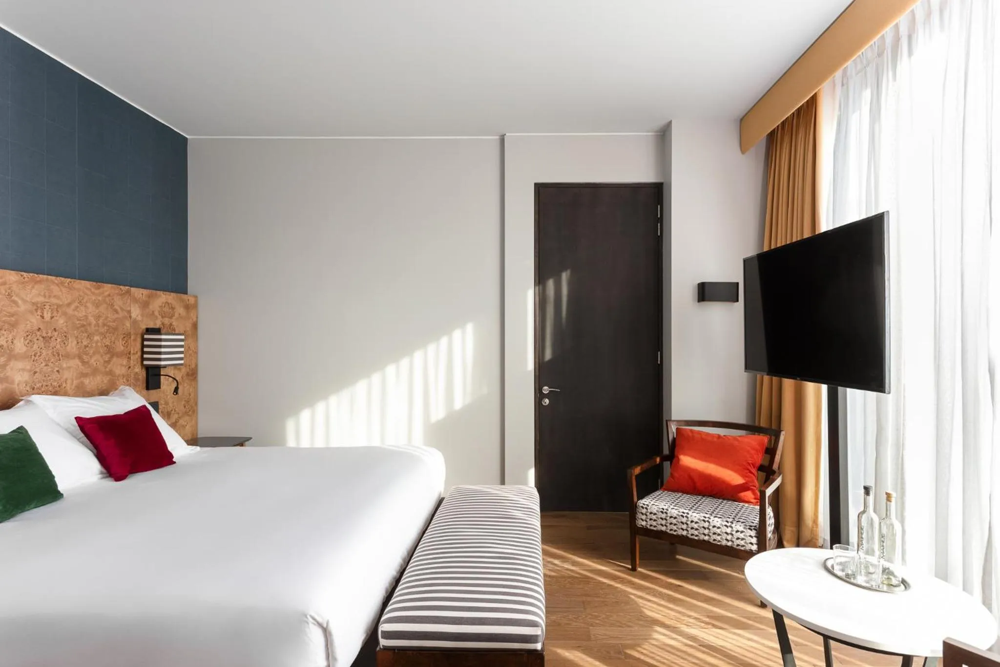 TV and multimedia, Bed in Debaines Hotel Santiago