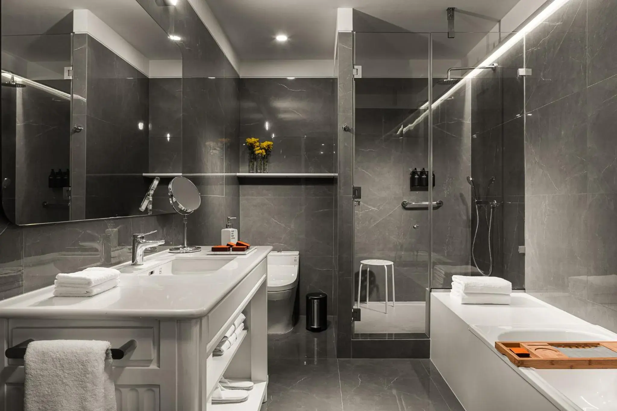 Triple Room with Balcony in Debaines Hotel Santiago Triple Room with Balcony in Debaines Hotel Santiago