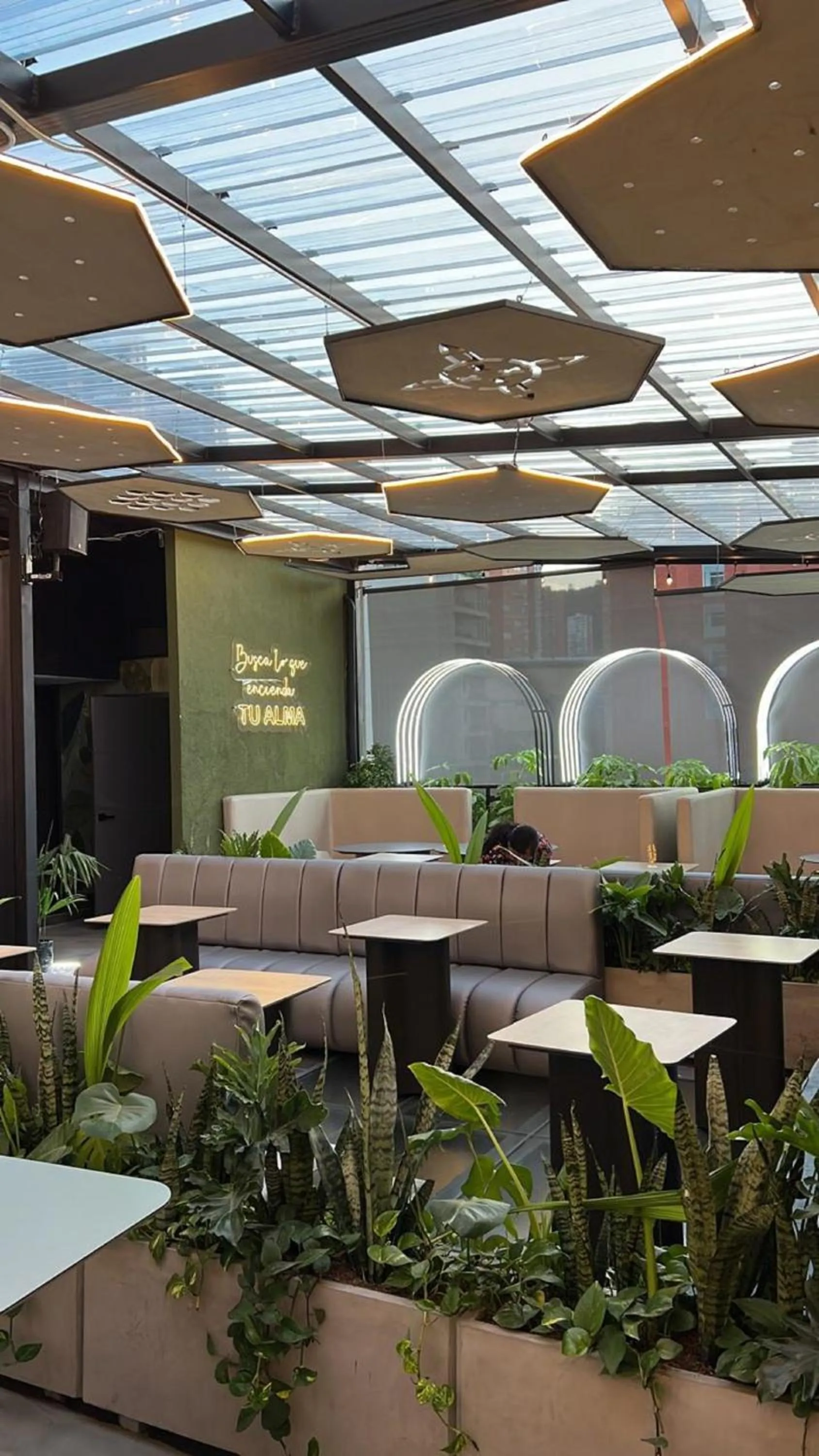 Restaurant/places to eat in Hotel 45 Park