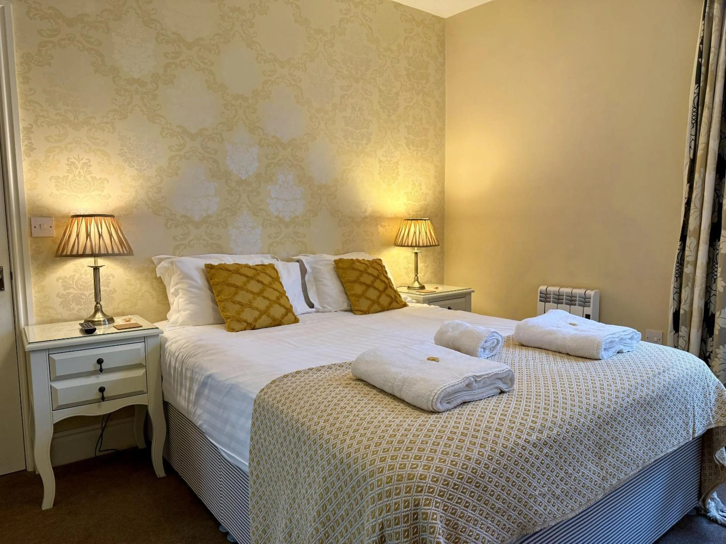 Bedroom, Bed in The Crescent Guest House