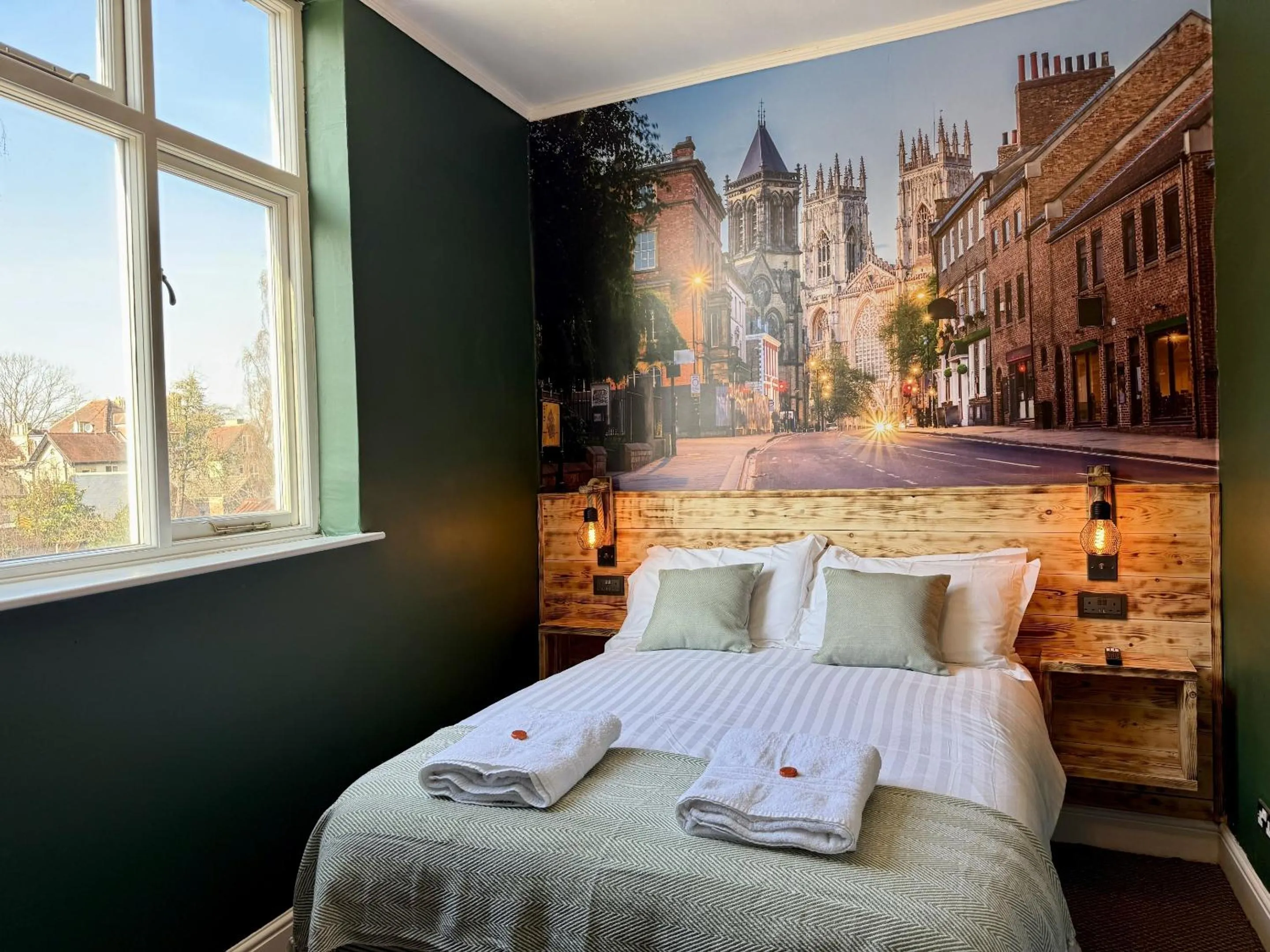 Bedroom, Bed in The Crescent Guest House