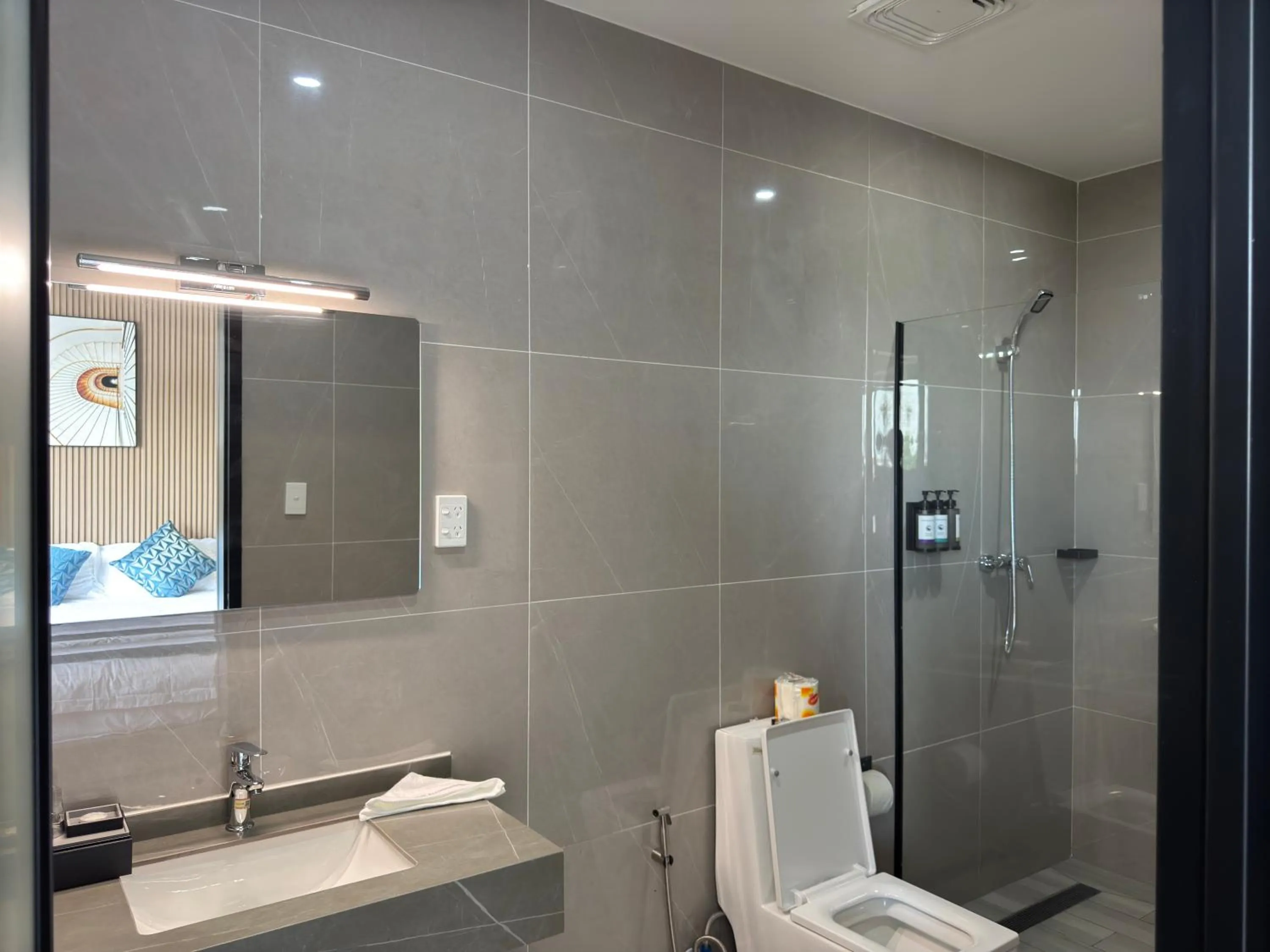 Shower in Taufusi Hotel